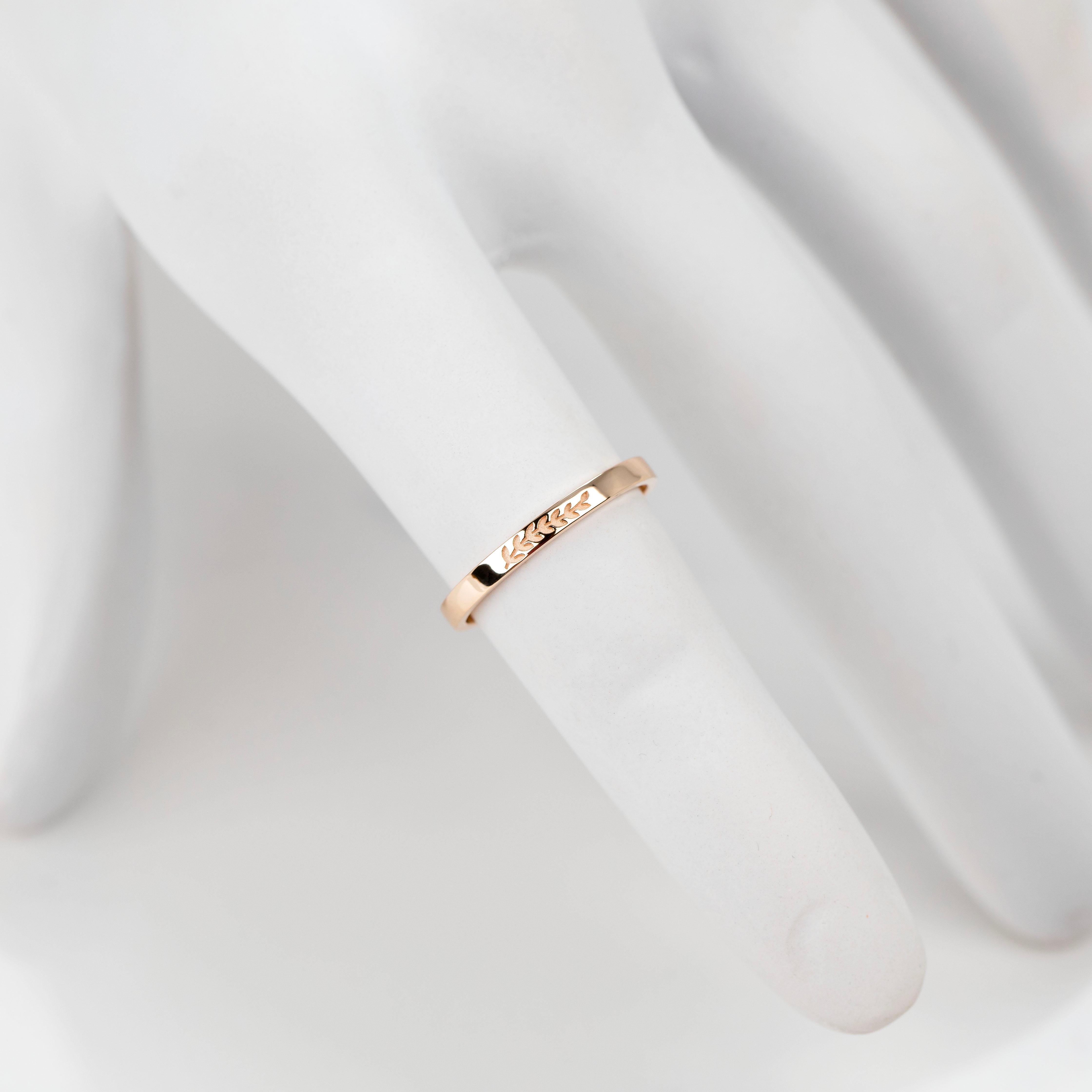 Alianza de Boda Botánica en Oro Oliva de 14K - Elegante Diseño Floral en la Botánica en venta 2