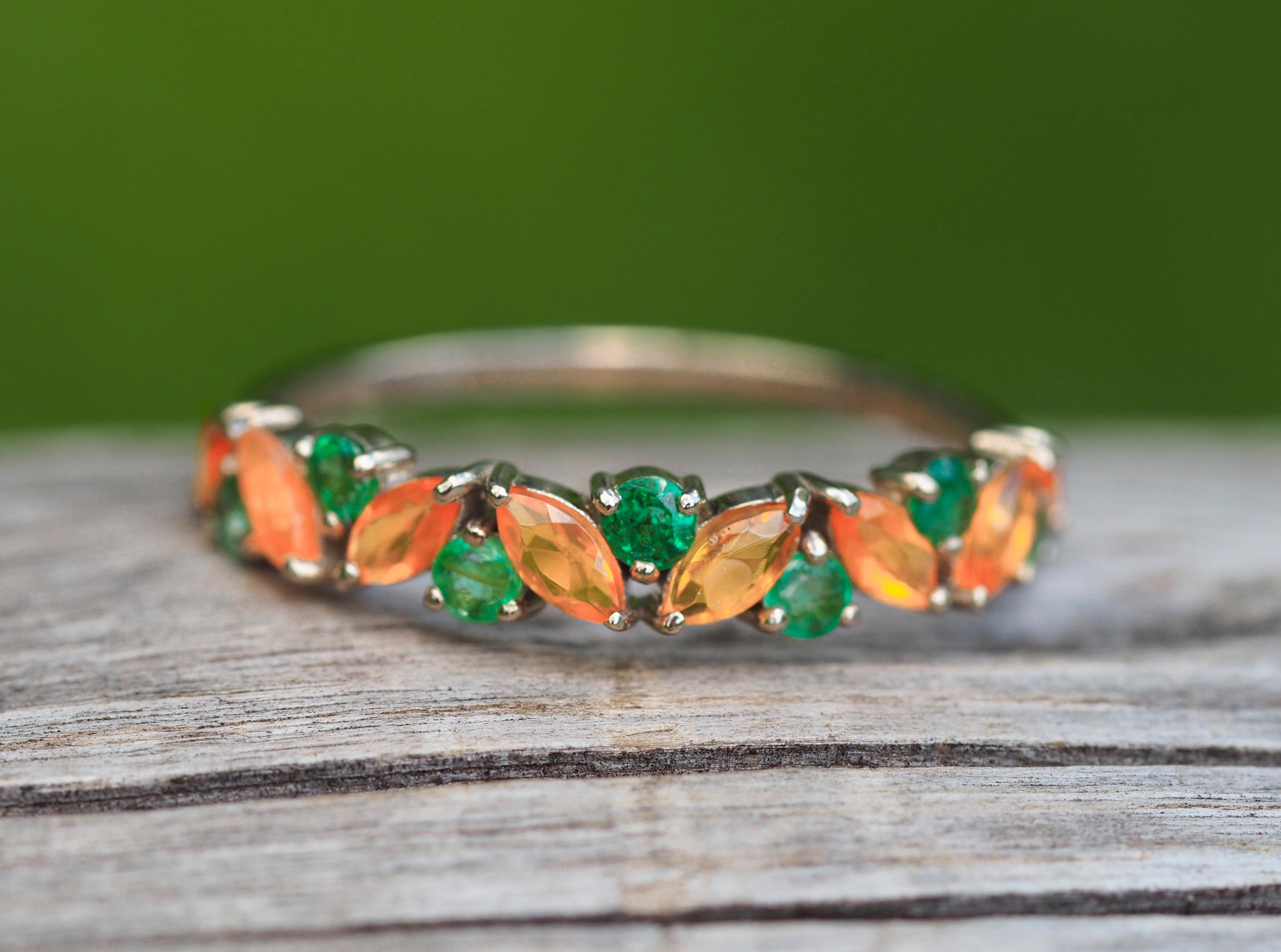 En venta: Anillo media eternidad ópalo y esmeralda oro 14k  10