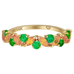 14 Karat Gold Opal & Smaragd Halb-Eternity-Ring
