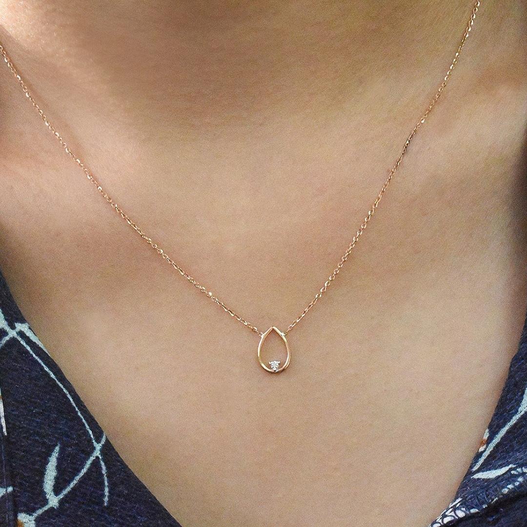 14k Gold Open Pear Floating Diamond Pendant Necklace Bride Necklace In New Condition For Sale In Bangkok, TH