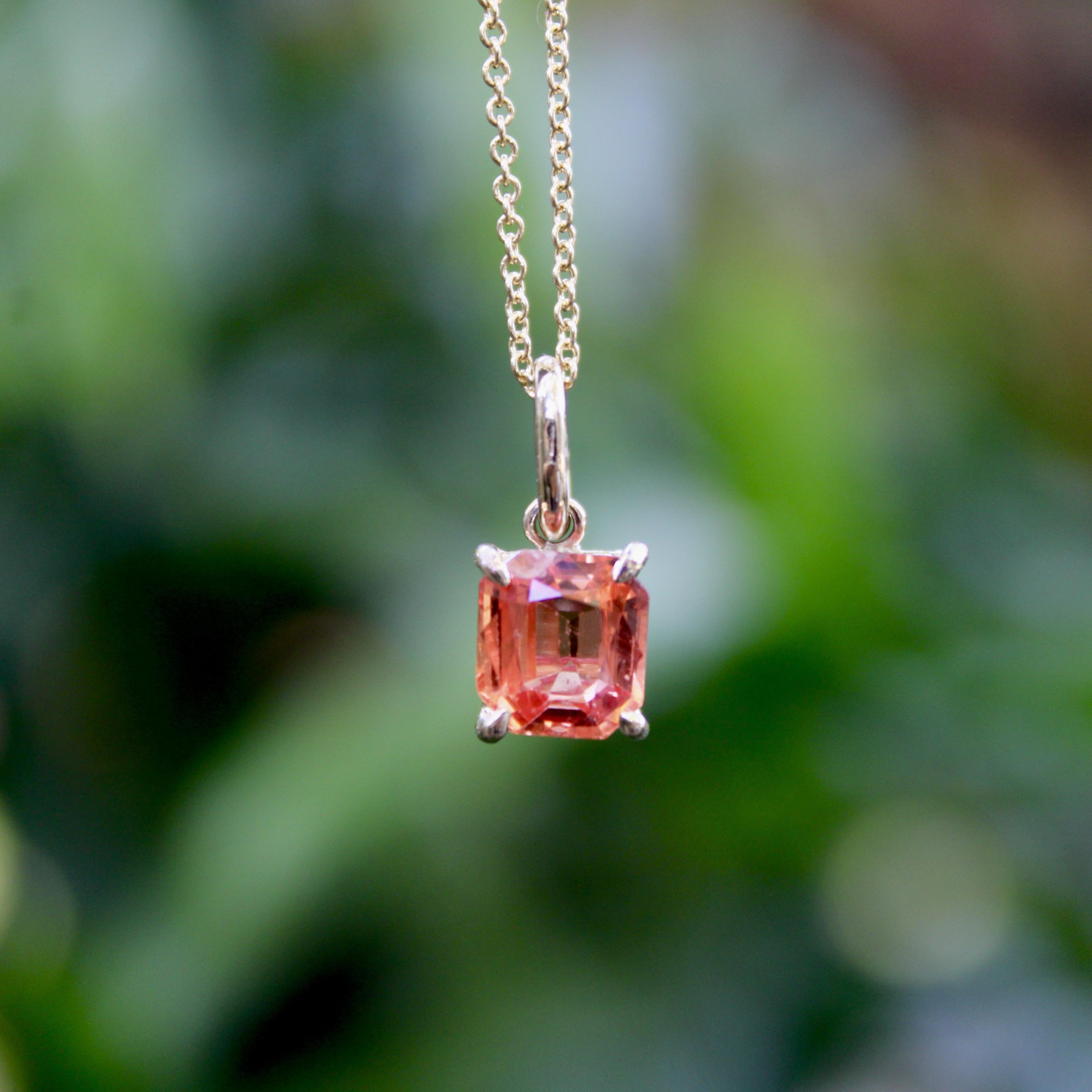 Ciondolo con zaffiro arancione in oro 14K in vendita 2