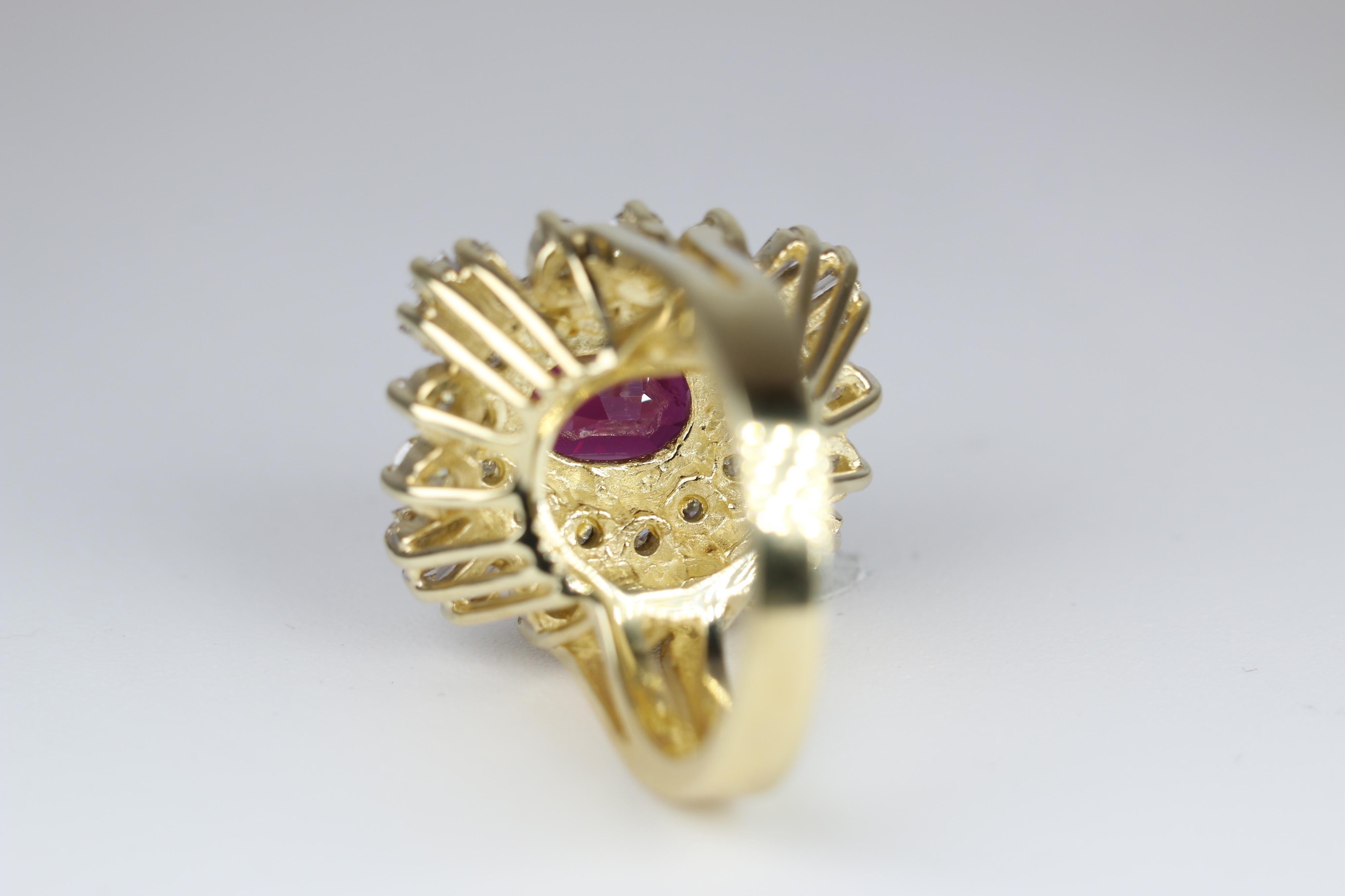 14k Gold Oval Burmese Ruby & Diamond Ring In Good Condition In Dallas, TX