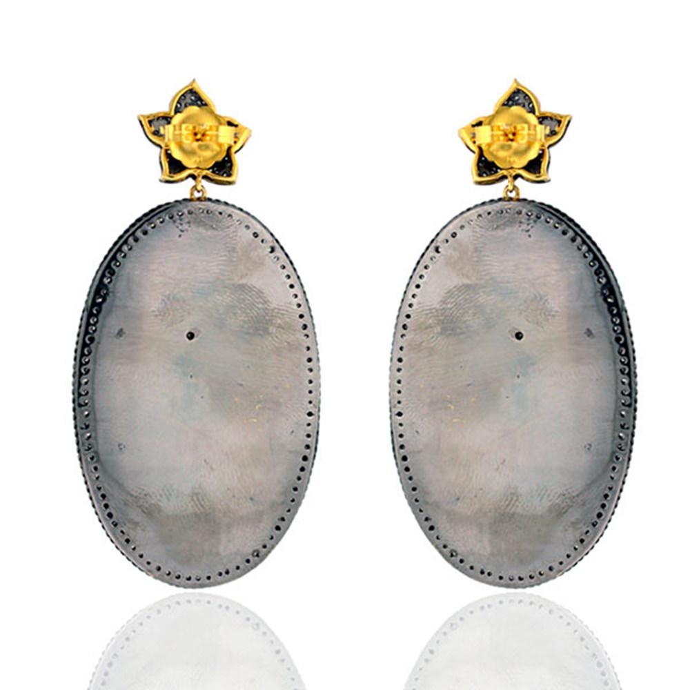 Ovaler Emaille-Ohrring aus 14 Karat Gold mit Blumenmotiv aus Diamant (Gemischter Schliff) im Angebot