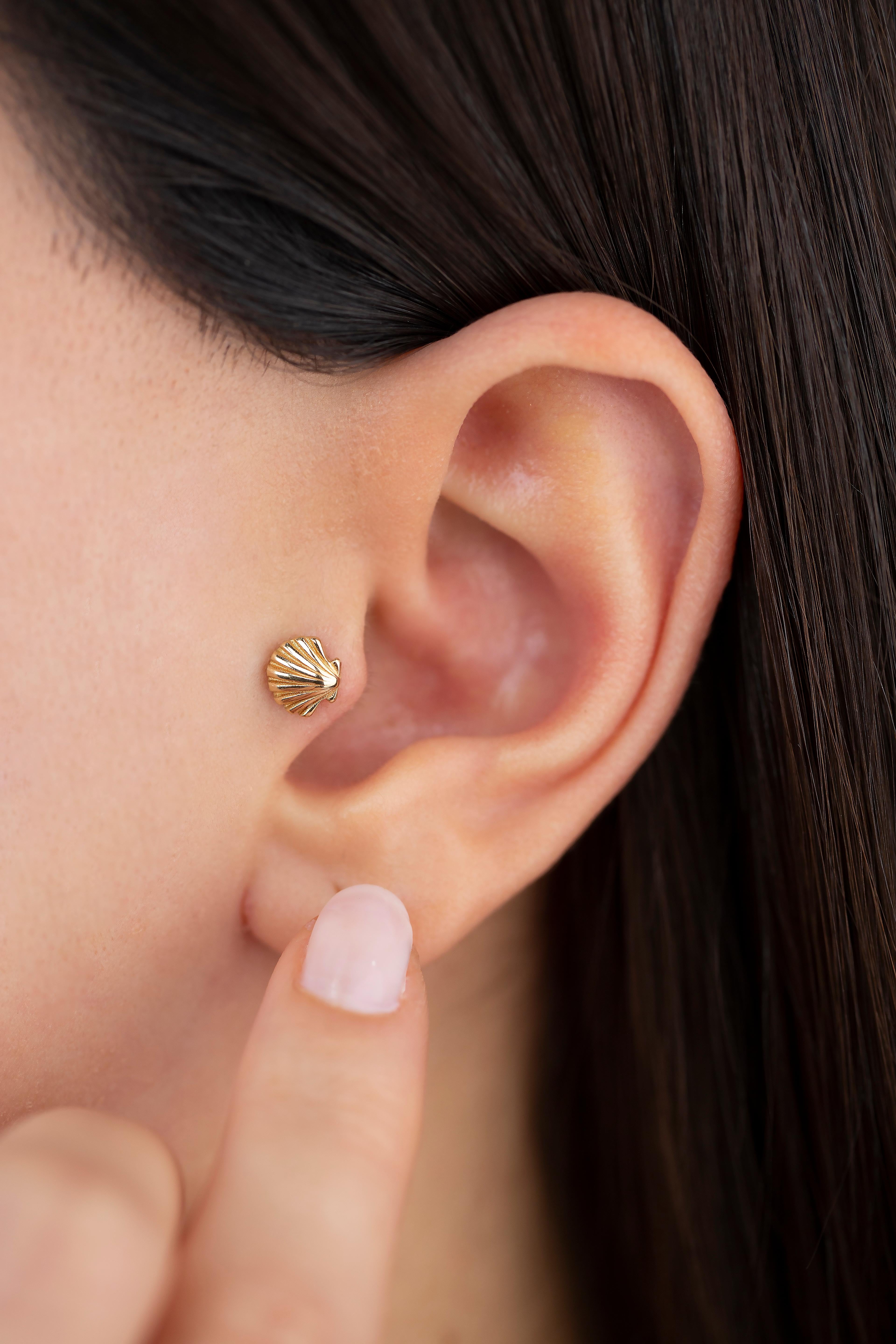 14K Gold Oyster Piercing, Shell Gold Stud Earring For Sale 1
