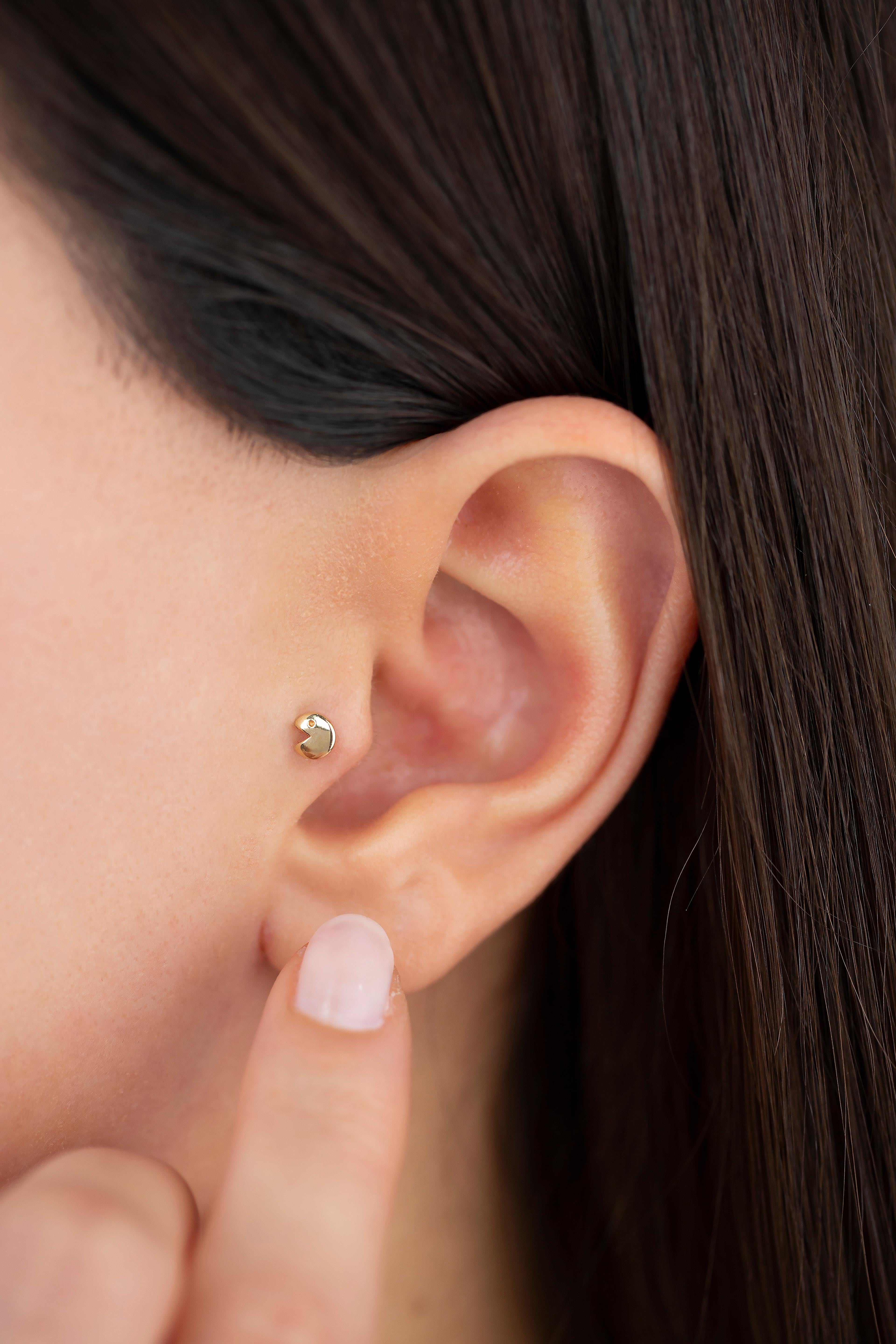 14K Gold Pac Man Piercing, Smiley Face Gold Stud Earring

You can use the piercing as an earring too! Also this piercing is suitable for tragus, nose, helix, lobe, flat, medusa, monreo, labret and stud.

This piercing was made with quality materials