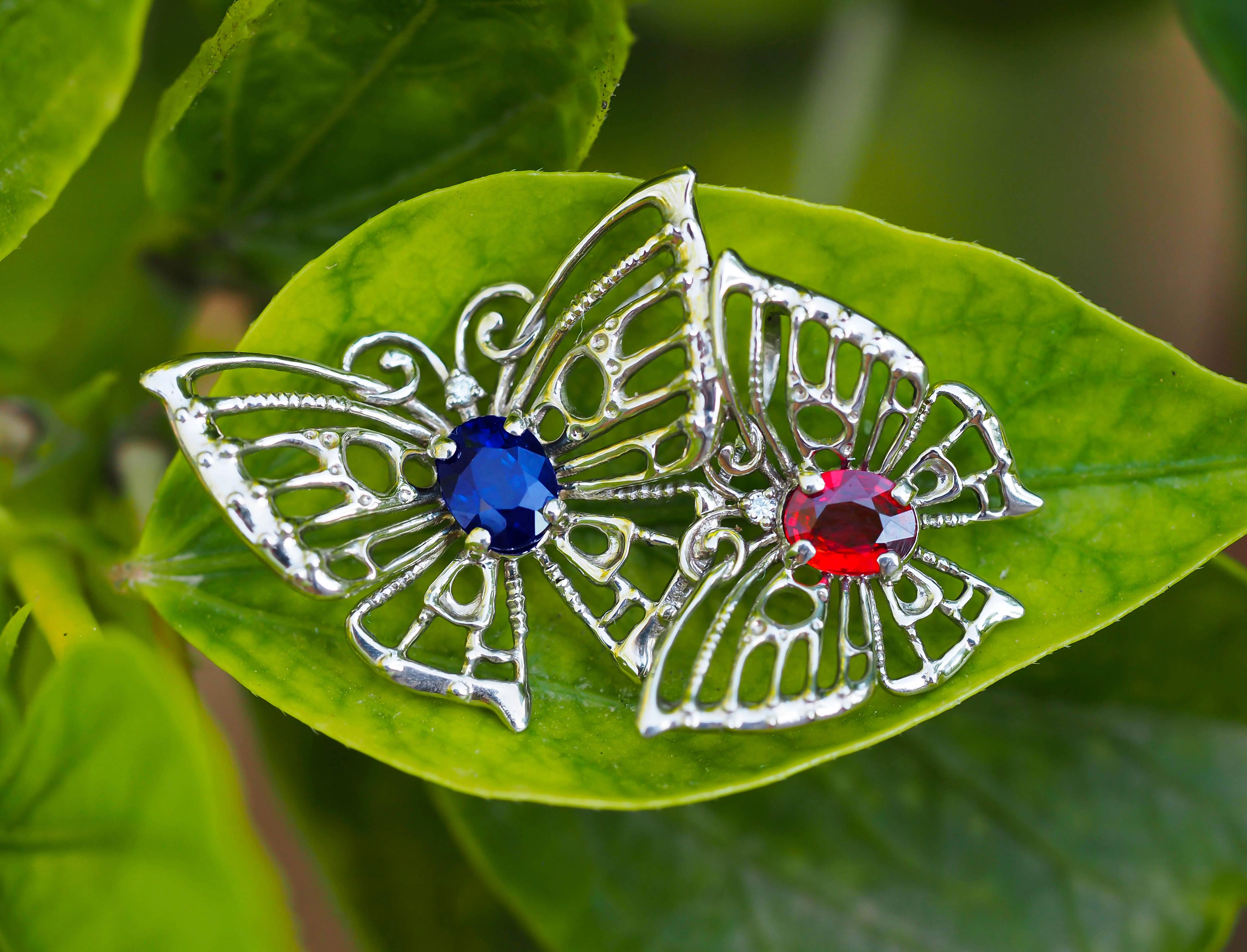 Paire de pendentifs papillons en or 14 carats avec saphirs et diamants. en vente 4