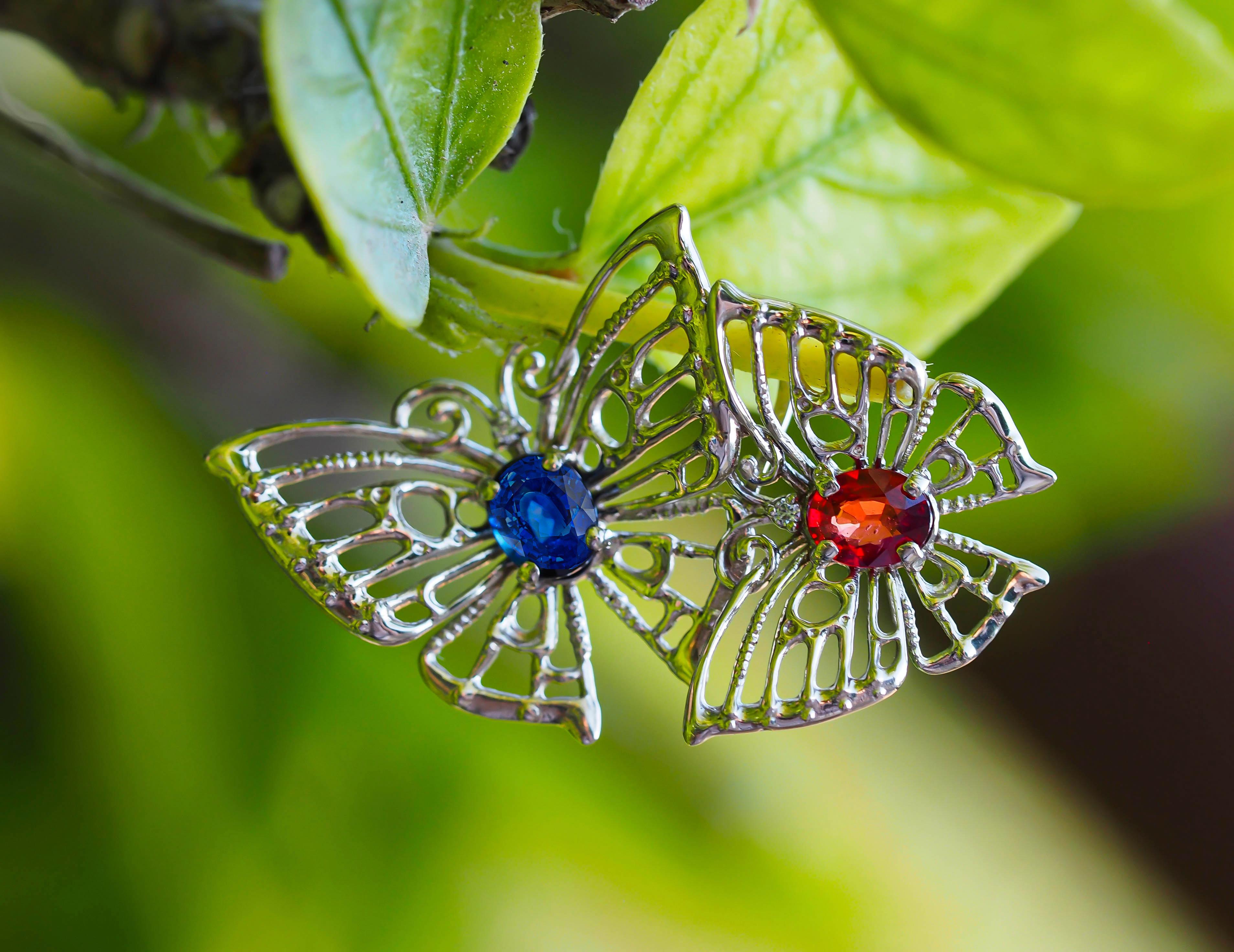 Paire de pendentifs papillons en or 14 carats avec saphirs et diamants. en vente 3