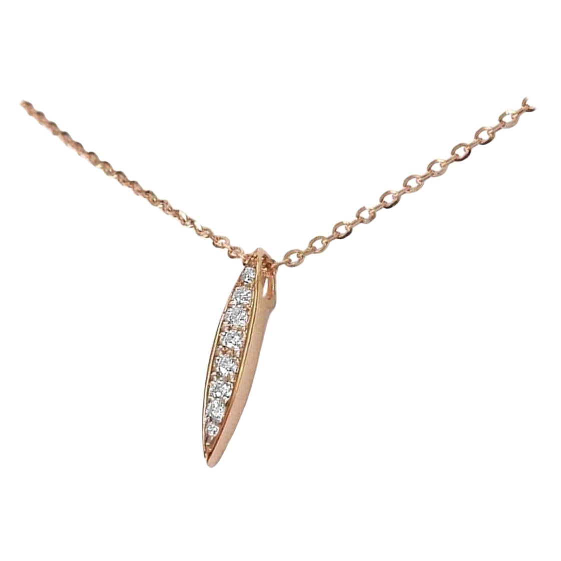 El Collar de Diamantes Pave está hecho de oro macizo de 14 quilates disponible en tres colores de oro, Oro Rosa / Oro Blanco / Oro Amarillo.

Cada diamante es seleccionado a mano por mí para garantizar su calidad y engastado por un maestro