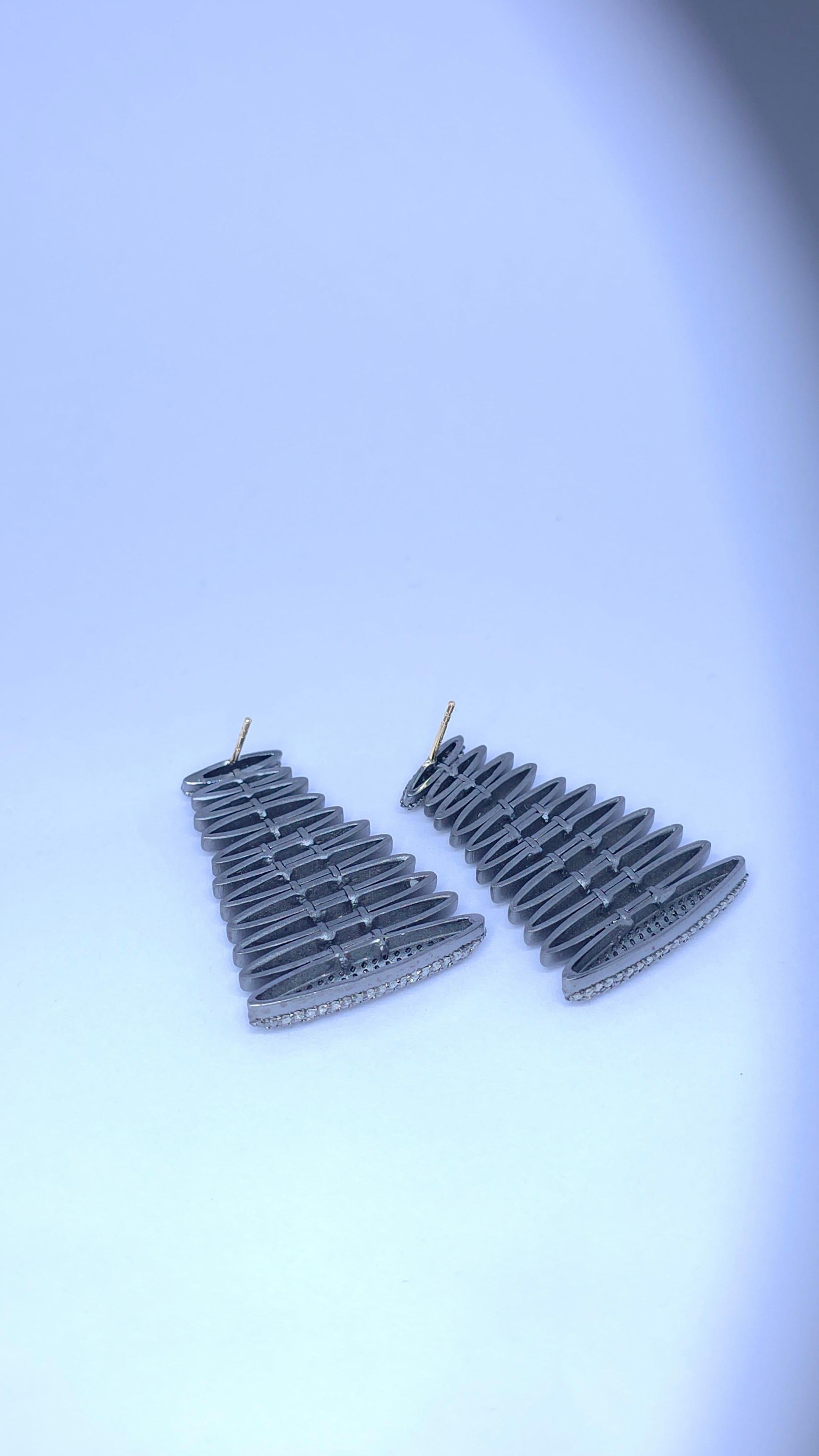 Orecchino in oro 14k con pavé di diamanti in argento 925 Gioielli di moda moderni in vendita 1