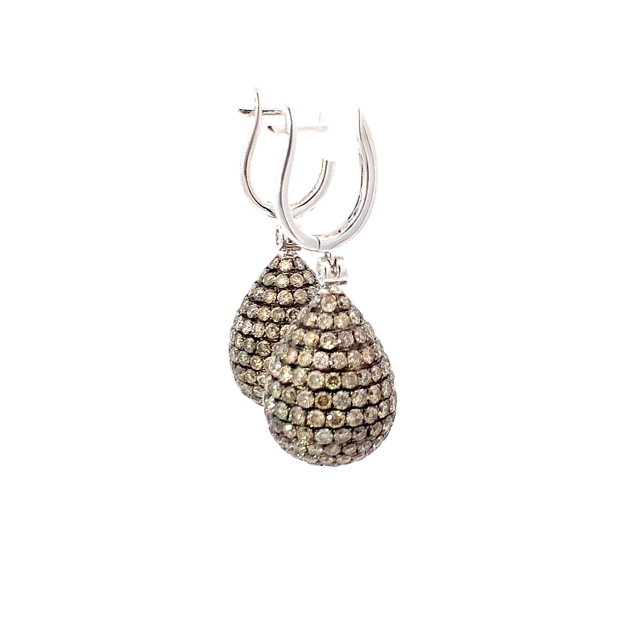 14K Gold Pear Shape Earrings with White and Brown Diamonds In New Condition In ประเวศ, TH