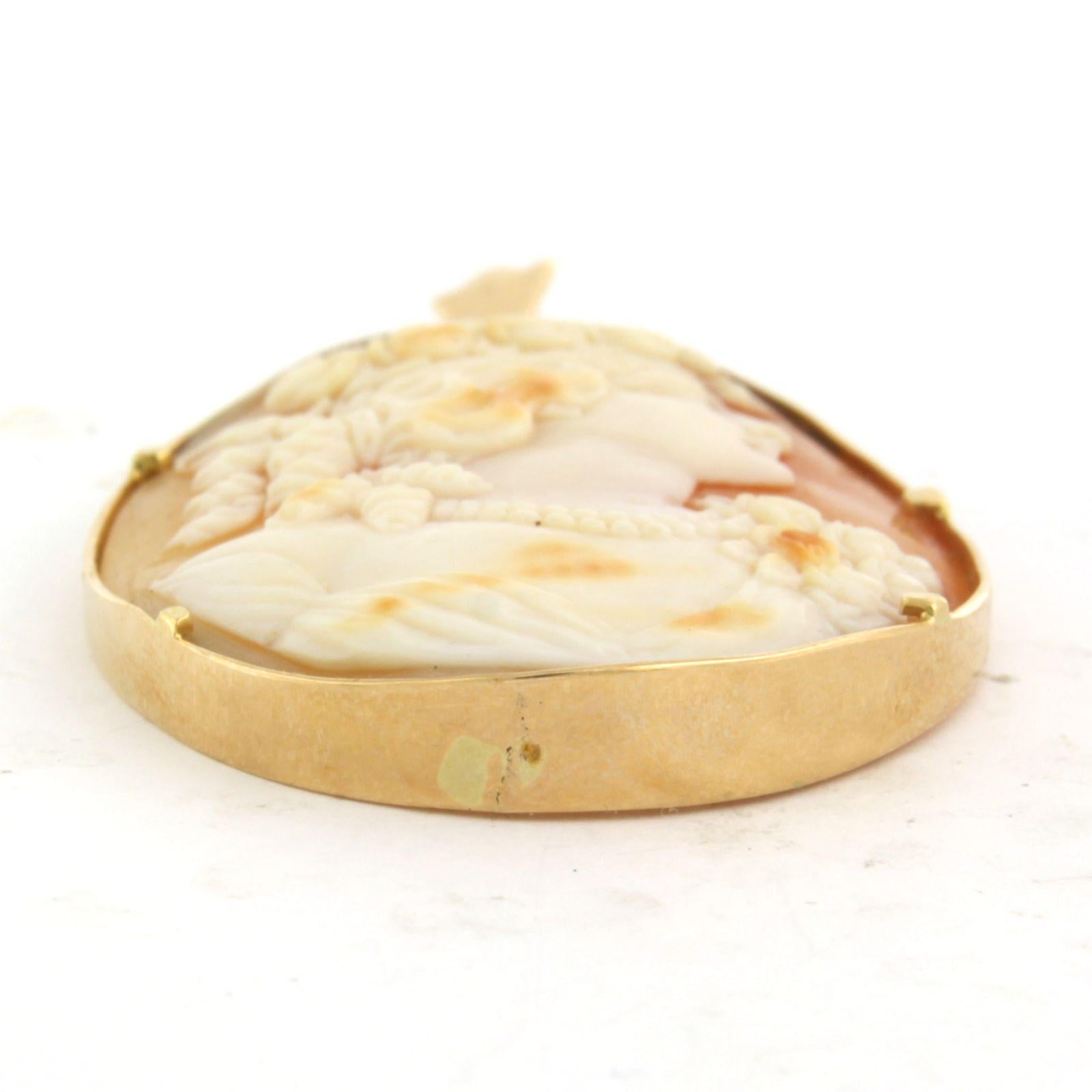 Early Victorian 14k gold pendant with cameo - lady's portrait - 12.0 grams For Sale