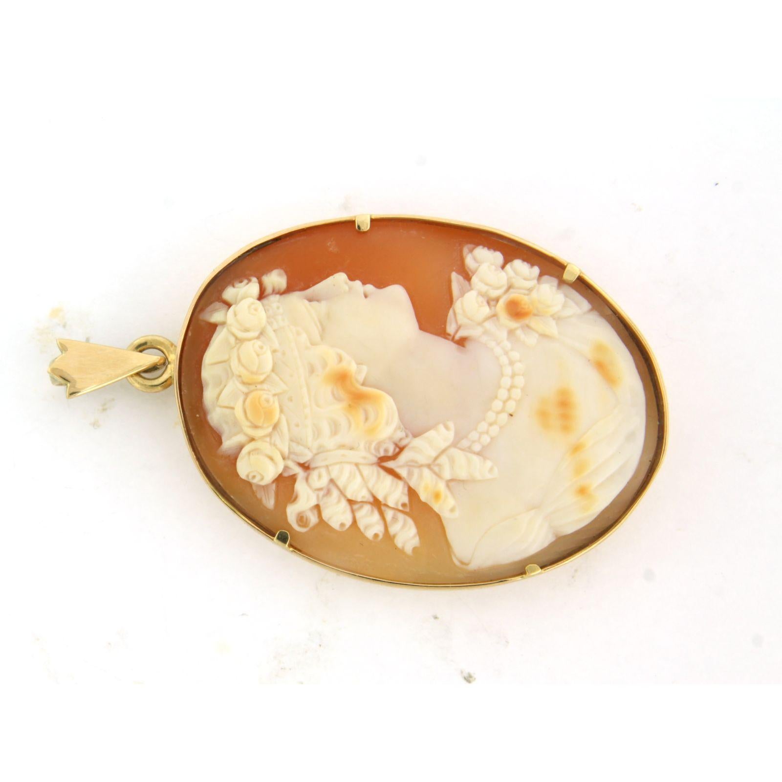 Women's 14k gold pendant with cameo - lady's portrait - 12.0 grams For Sale