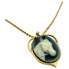 14 Karat Gold Pendant with One '1' Oval Quartz, Set with a Horse Head/Gold Chain