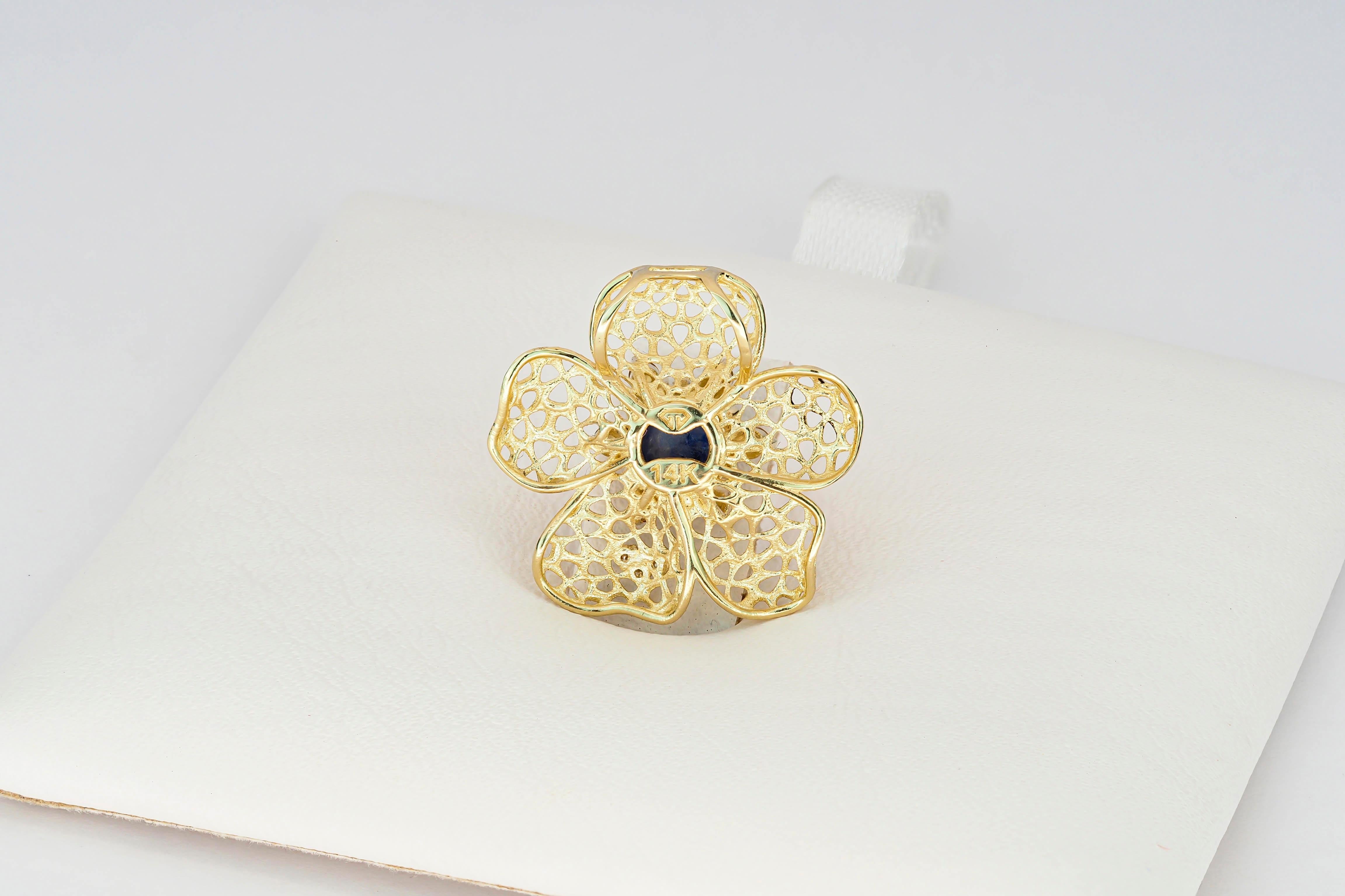 14 karat Gold Pendant with Sapphires and Diamonds. Flower Pendant In New Condition For Sale In Istanbul, TR