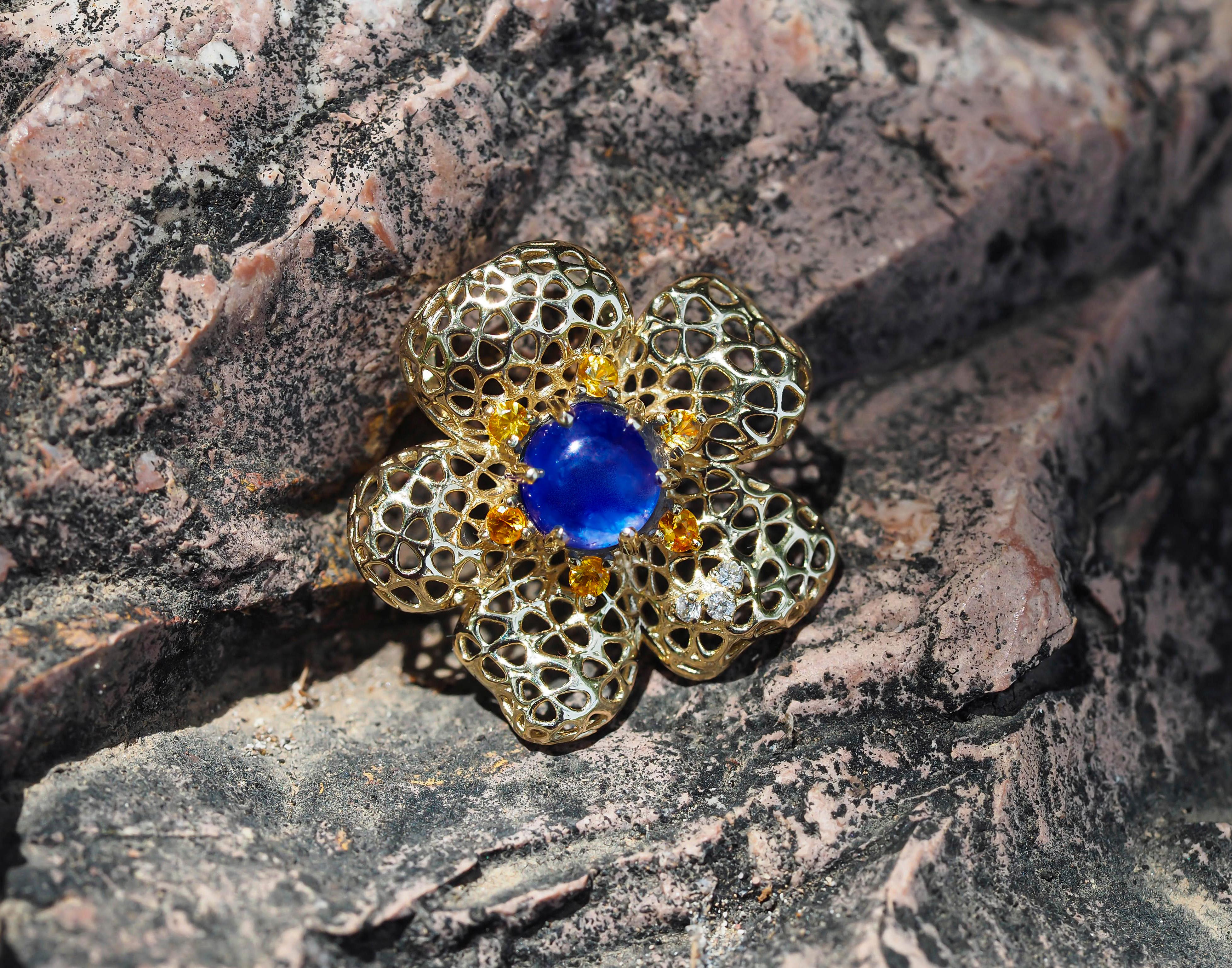 Flower Pendant with sapphire in 14k gold For Sale 1