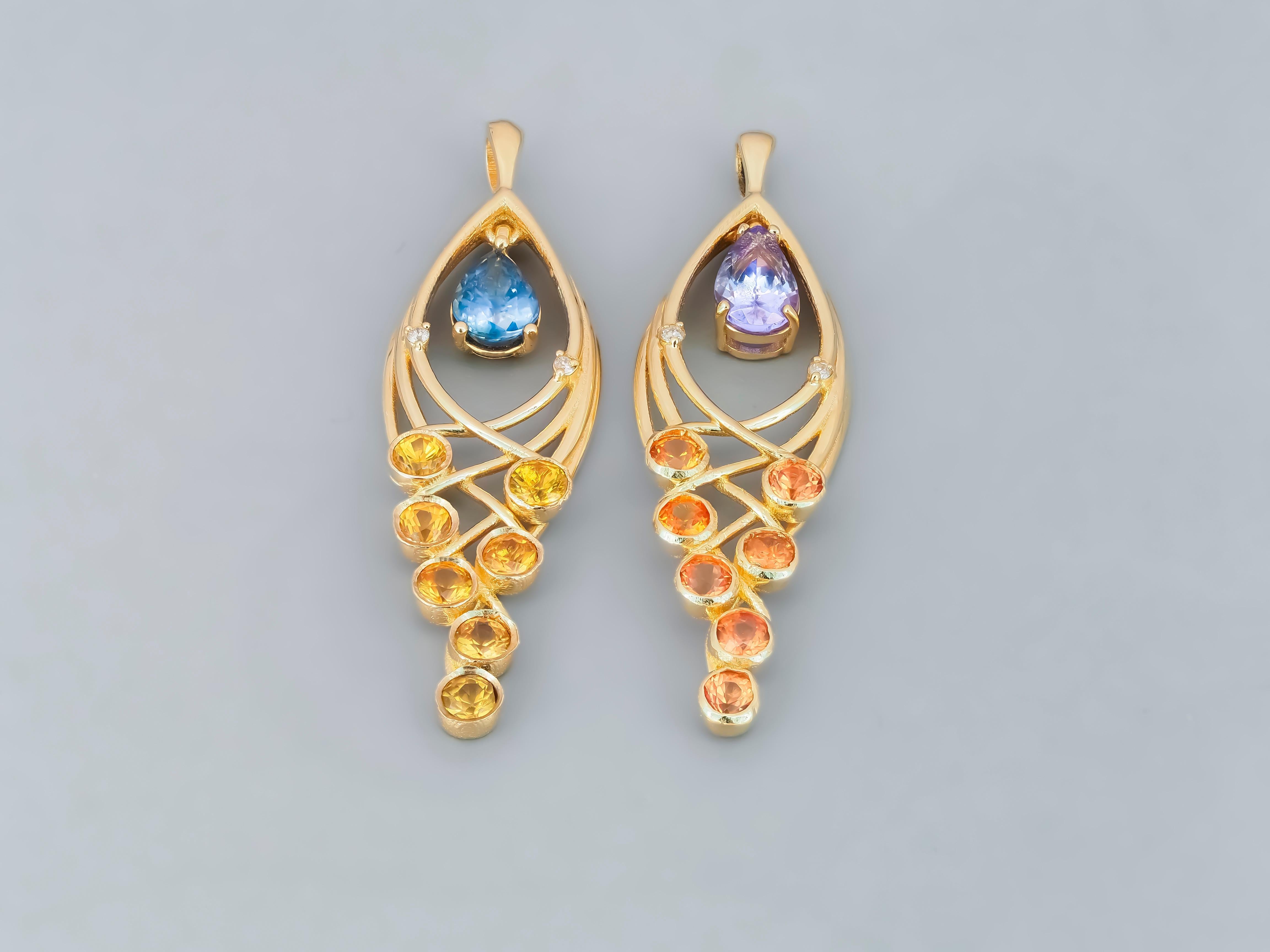 Pendente in oro 14k con tanzanite, zaffiri e diamanti.
 
Oro massiccio 14k
Peso: 2 g.
Dimensioni del ciondolo in mm - 35 х 10,33 mm. 
Pietra centrale: Tanzanite
Taglio: Pera
Peso: circa 0.70 ct.
Colore: dal blu al blu violetto chiaro (essendo una