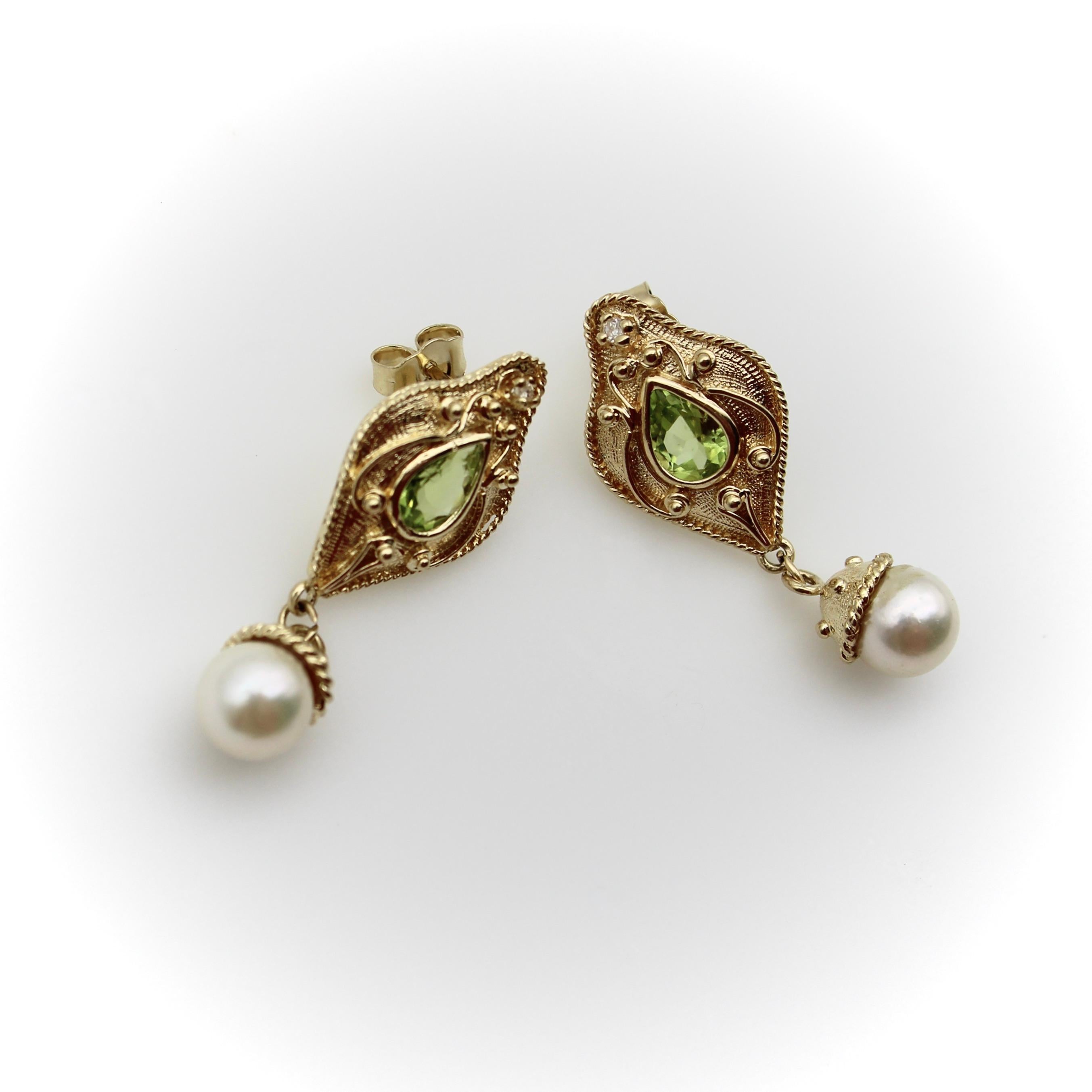 Néo-Renaissance Boucles d'oreilles en or 14K Péridot et diamants Renaissance Revive