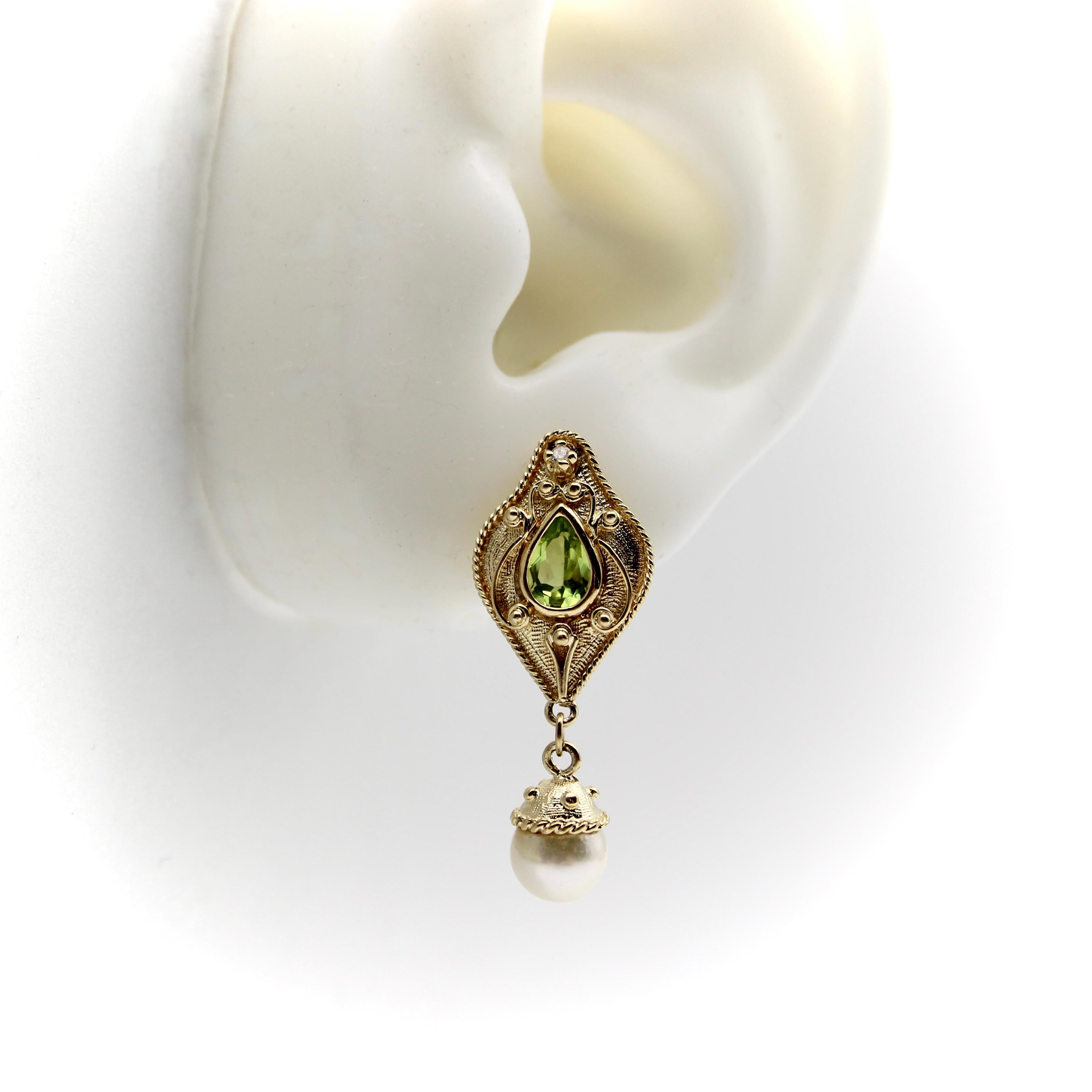 Taille poire Boucles d'oreilles en or 14K Péridot et diamants Renaissance Revive