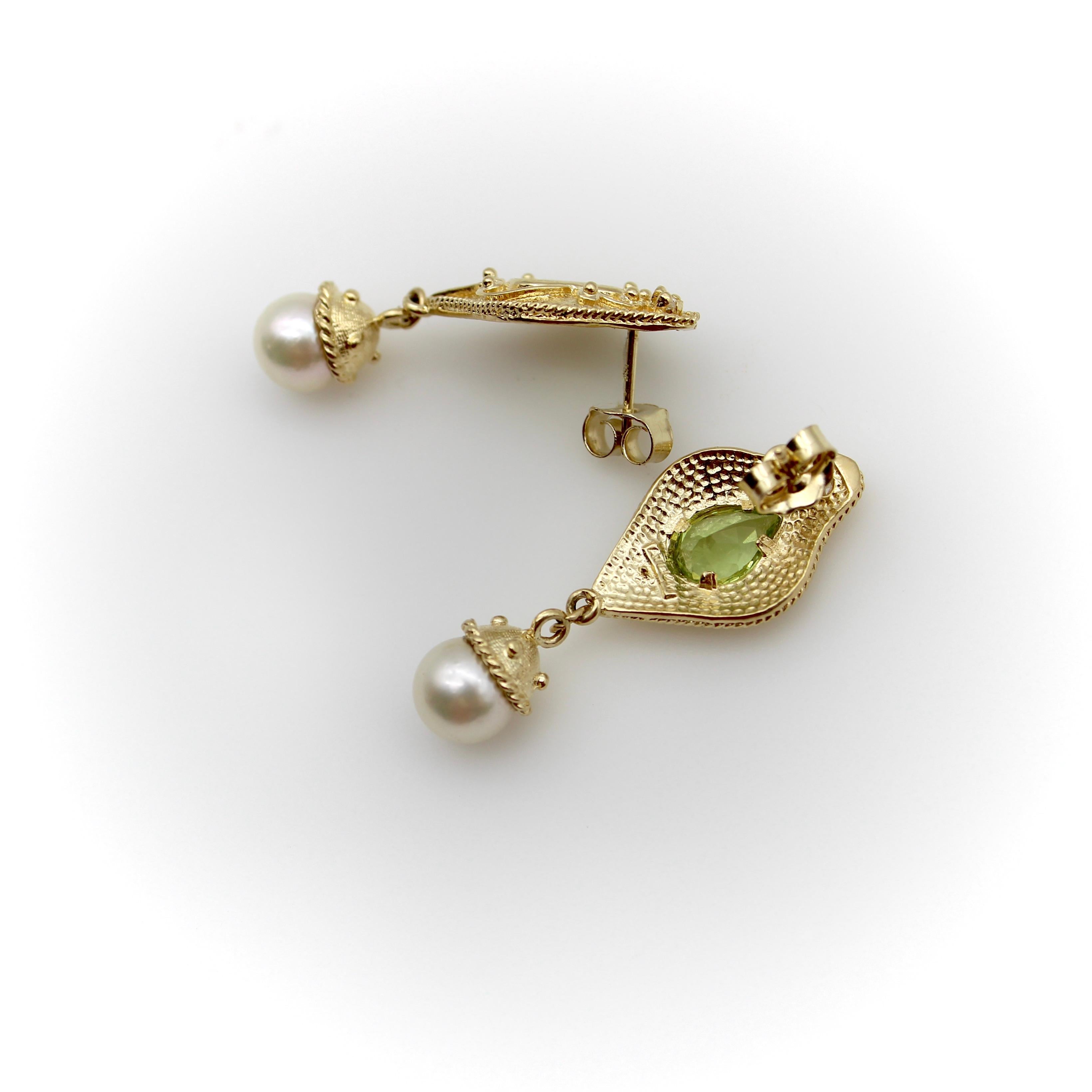 Boucles d'oreilles en or 14K Péridot et diamants Renaissance Revive Bon état à Venice, CA