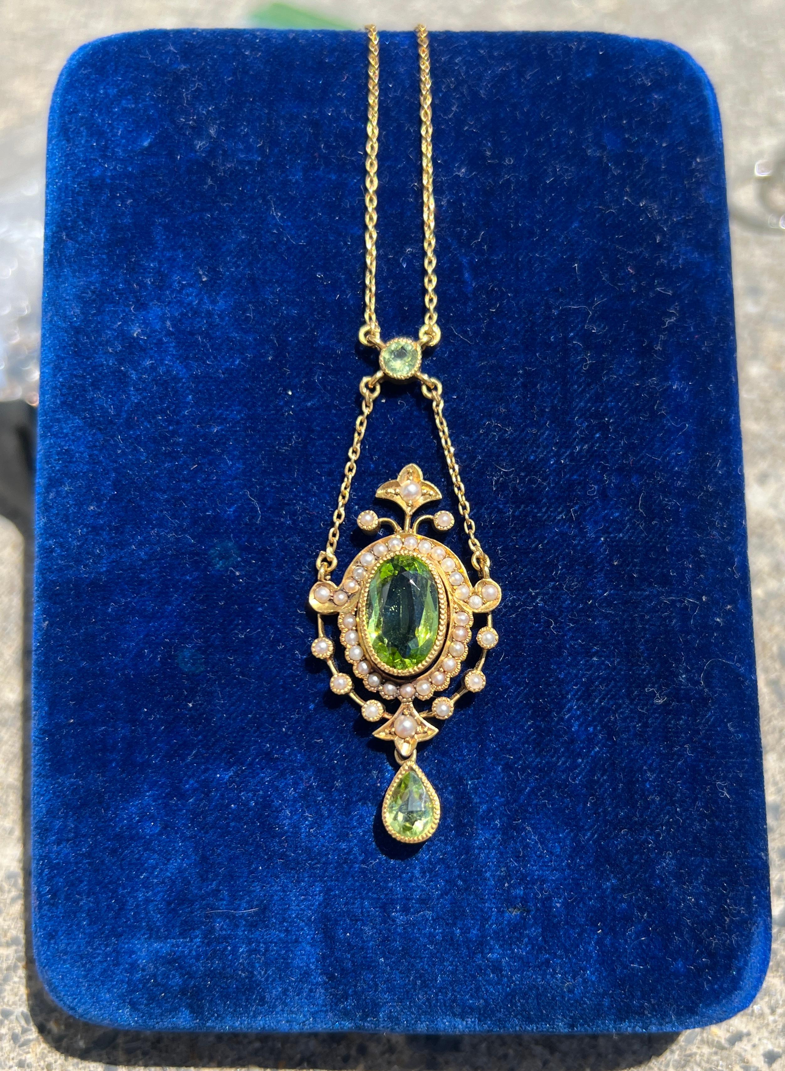 14k Gold Peridot and Pearl Edwardian Necklace In Good Condition In Towson, MD