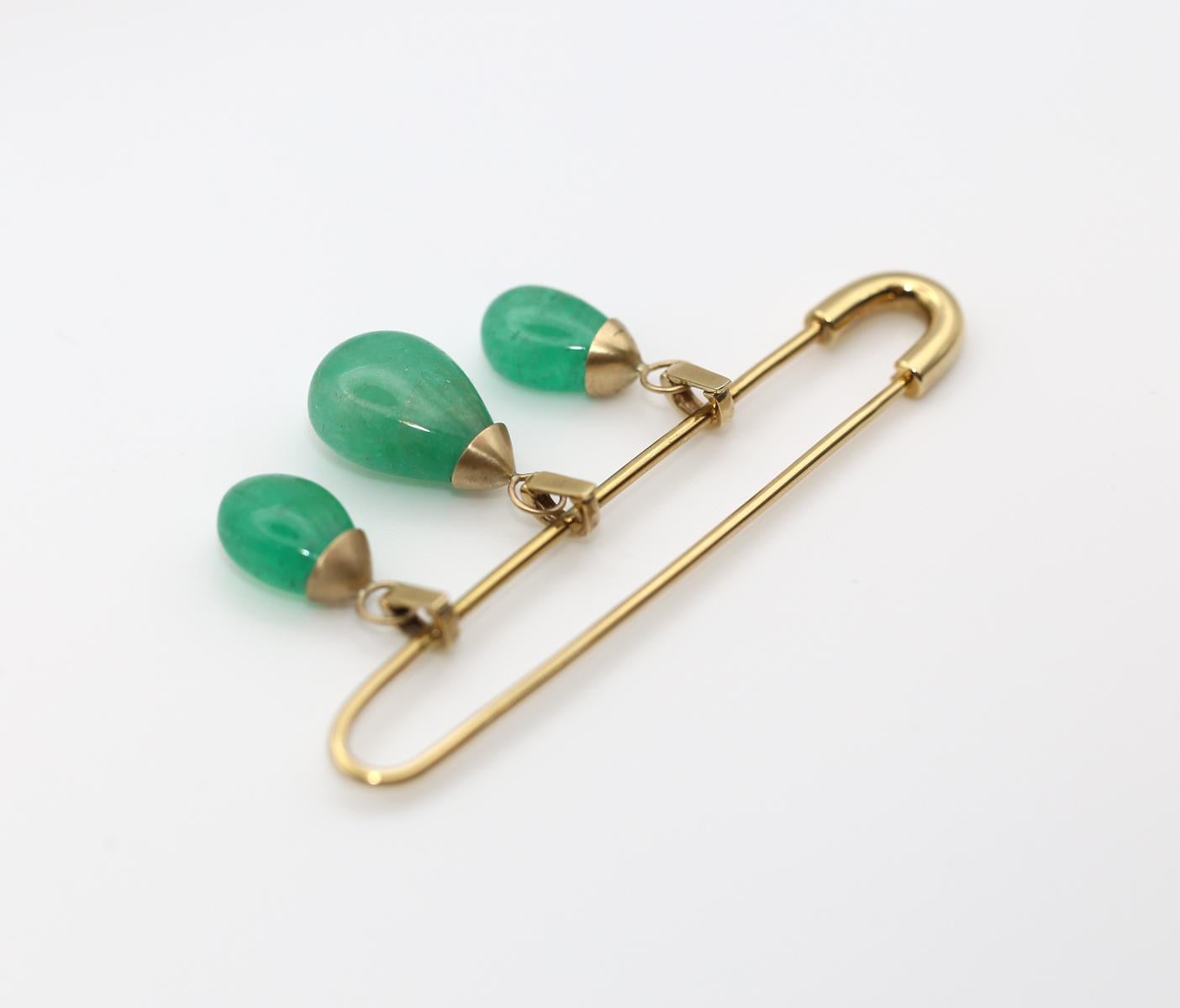 14K Gold Pin With Three Detachable Emerald Drops, 1950 For Sale 1