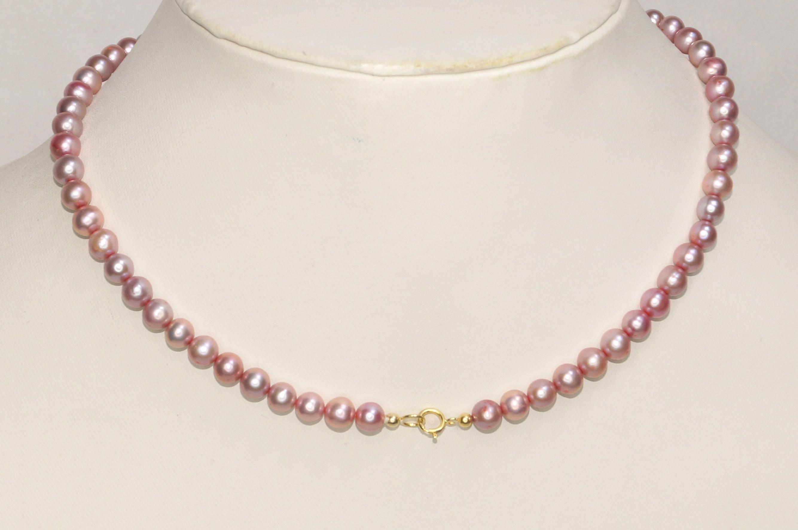 Details:
: 14k Yellow Gold Lock Freshwater pearl beads Necklace.

: Item no- KM24/250/9807

:Pearl Size: 7mm (Approx.)

:Necklace length: 18