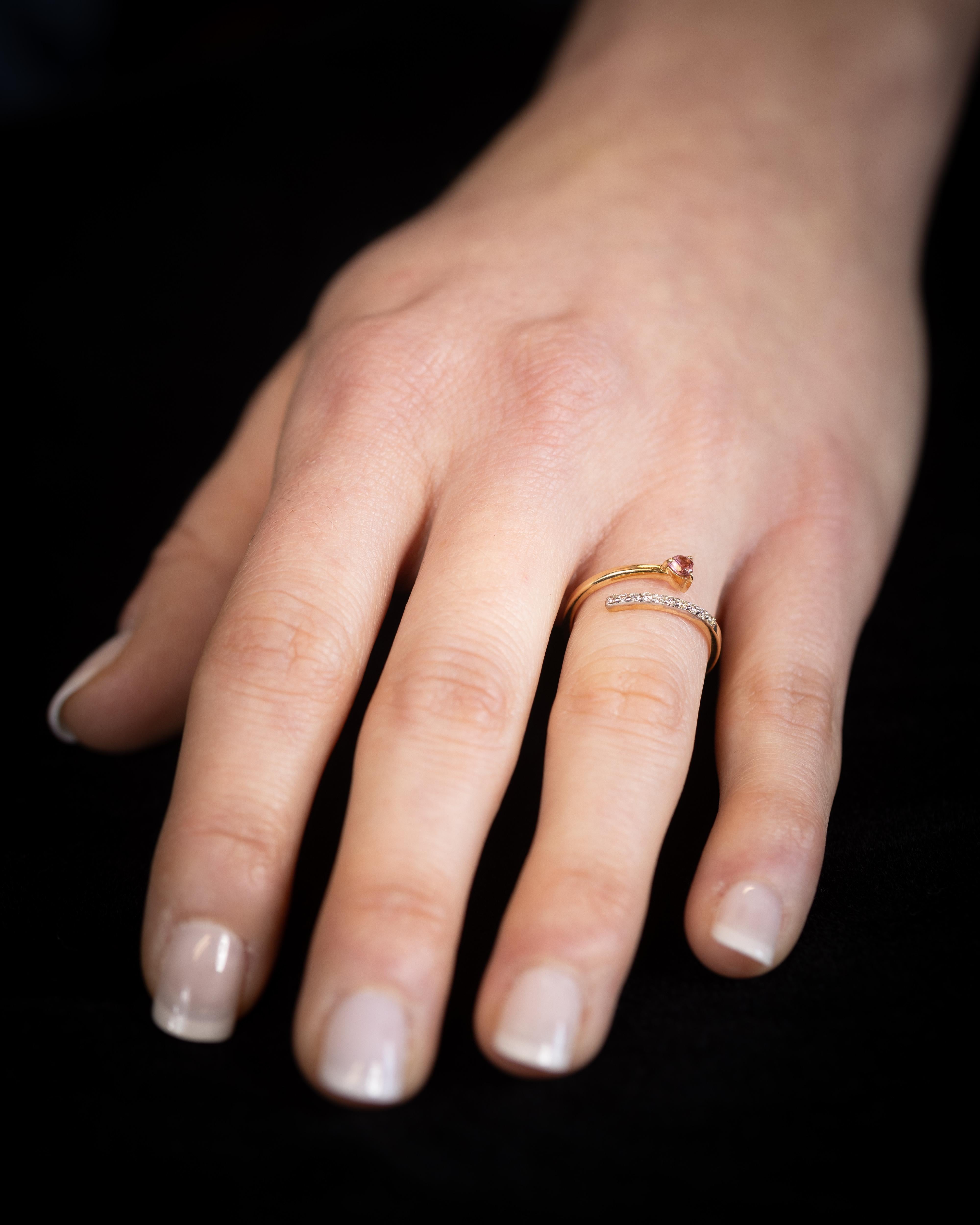 14K Gold Pink Sapphire and Diamond Coil Band Ring In Excellent Condition For Sale In Nantucket, MA