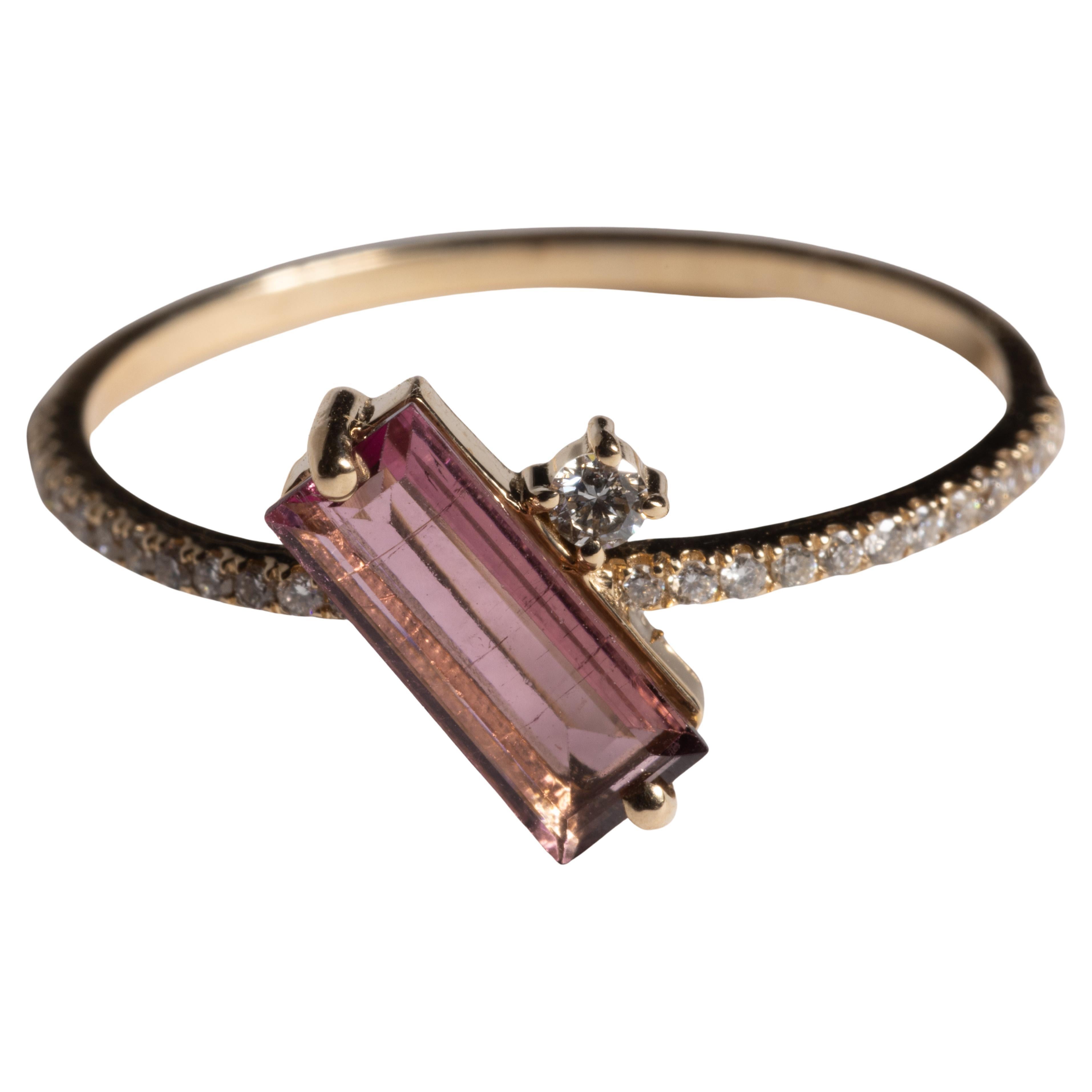 Anillo de Oro de 14 K Turmalina Rosa y Diamante