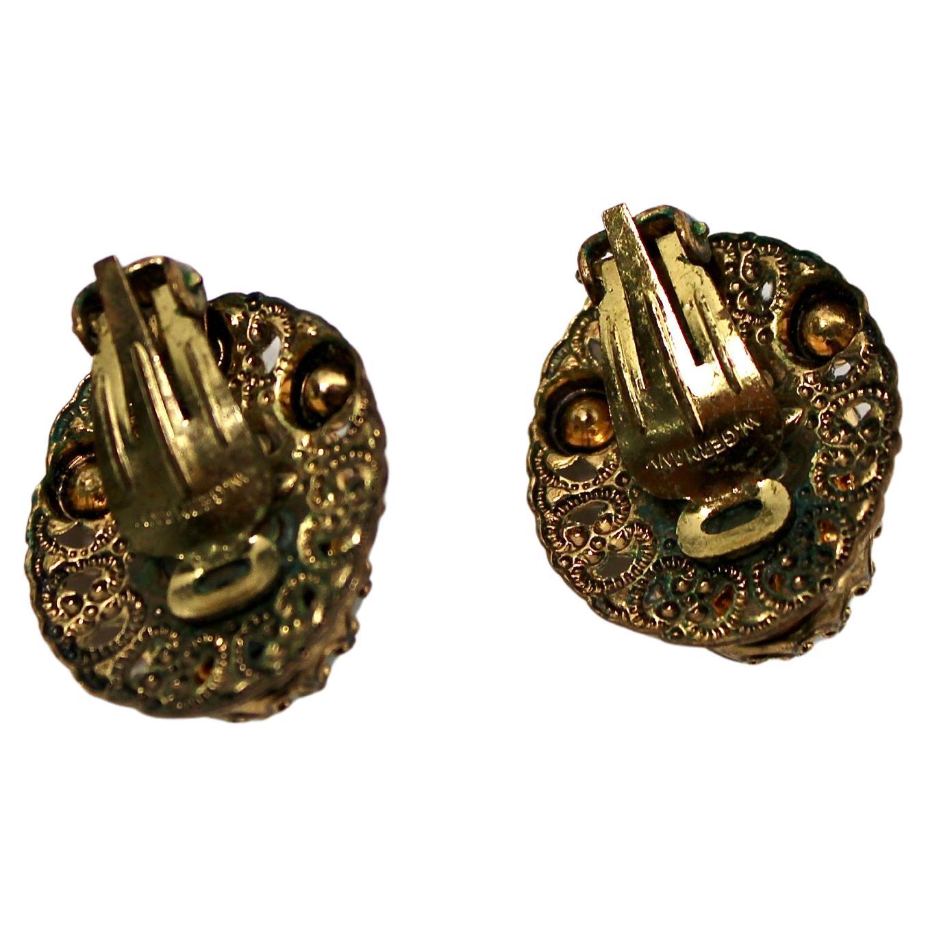 Orecchini a clip in filigrana placcati in oro 14k con opale in costume, circa anni '70 in vendita 1