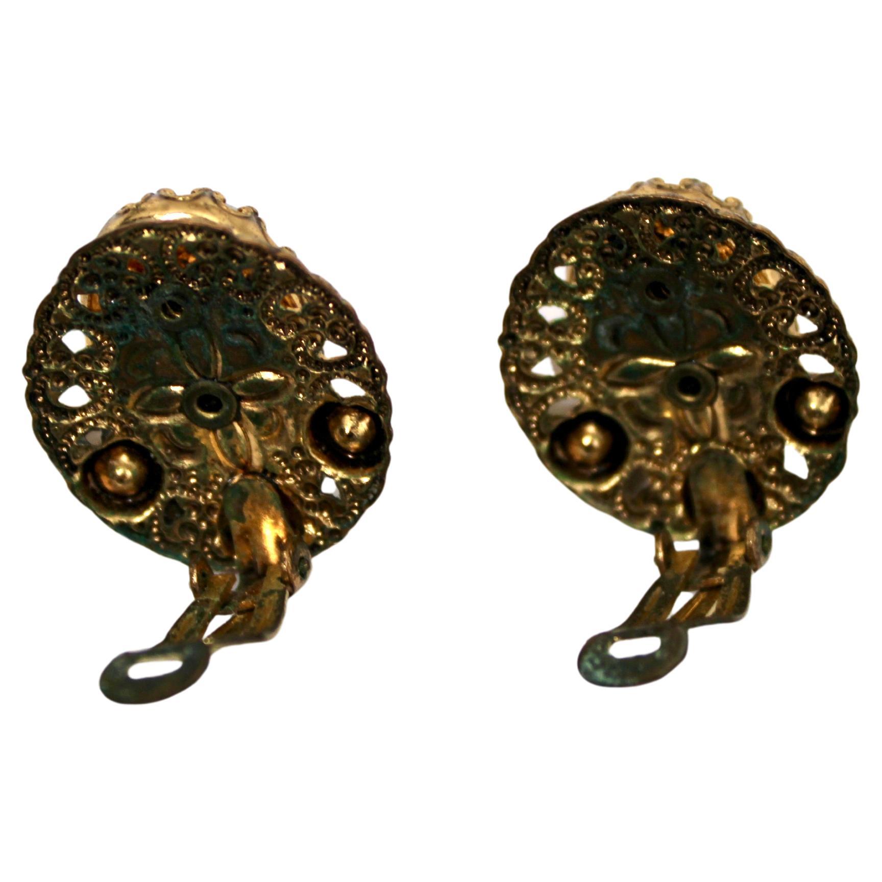 Orecchini a clip in filigrana placcati in oro 14k con opale in costume, circa anni '70 in vendita 2