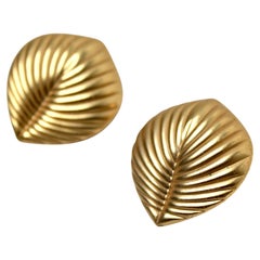 14k Gold Plated Leaf Link Pattern Vintage Earrings