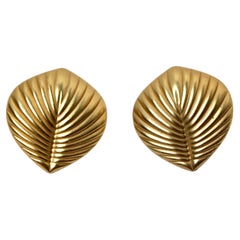 14k Gold Plated Leaf Link Pattern Vintage Earrings