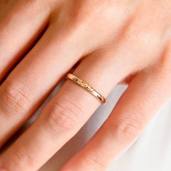 Anneau de mariage en or 14 carats en forme de coquelicot Botanica - Elegance du design floral dans le Botanica