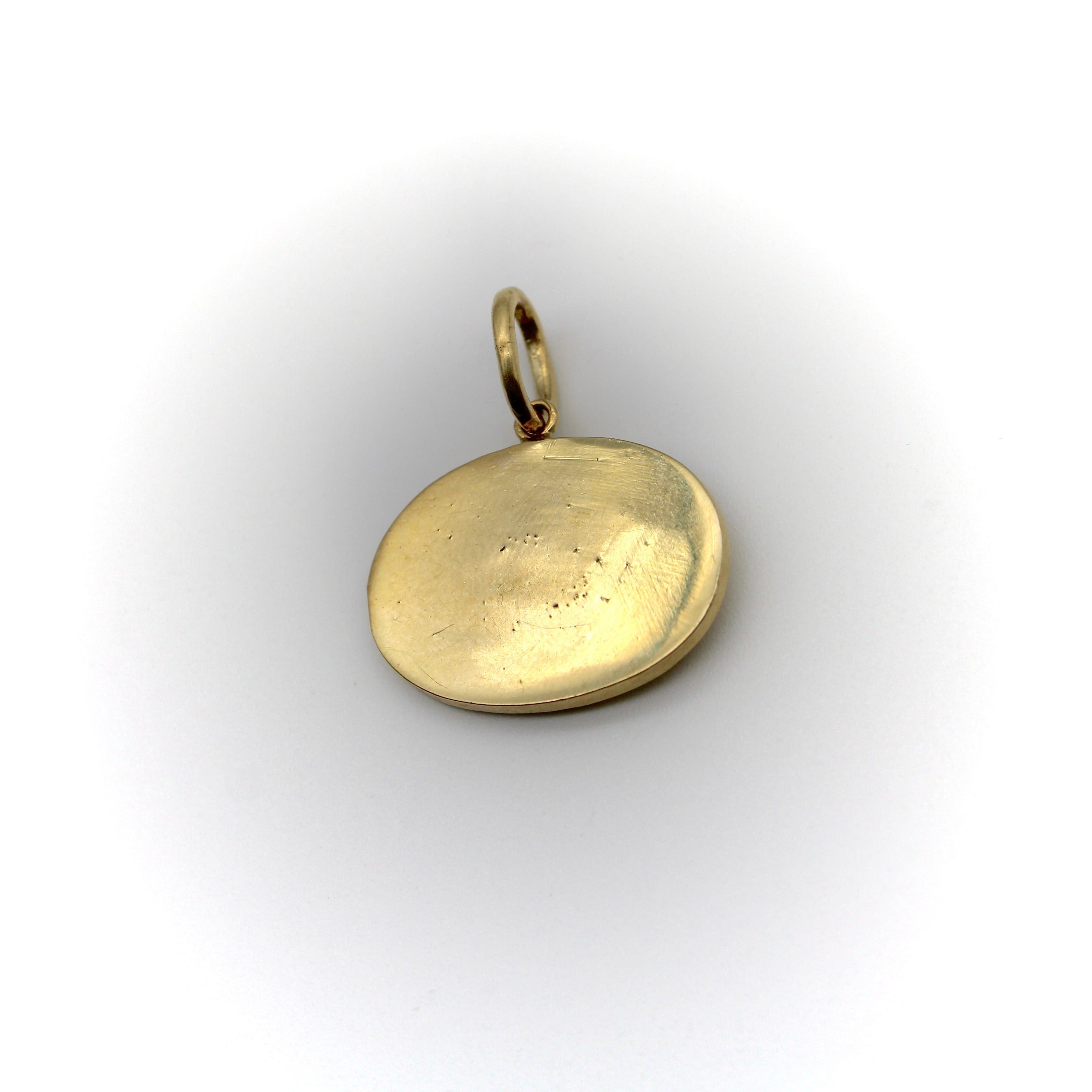 Ciondolo a medaglione Poseidon Signature Classical Revival in oro 14K in vendita 2