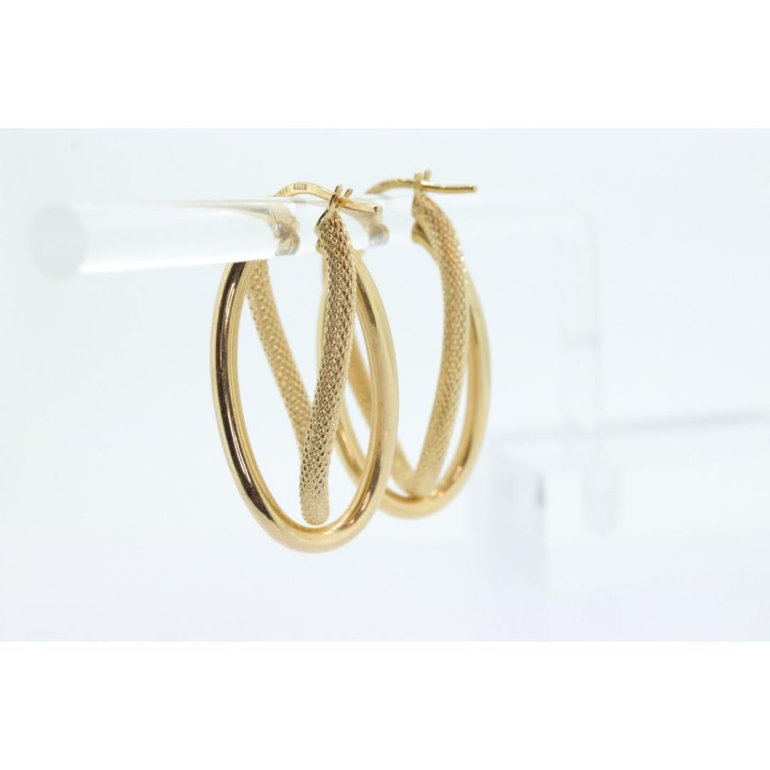 Vintage from the 1990s
Materials: Gold
Location: Earlobe
Closure: Lever back

Style: Mid-century


Stylish modern era estate 14k Yellow Gold Earrings. Intertwined Loop design. Textured shanks.

Made by MILOR in Italy

Condition: Shows no