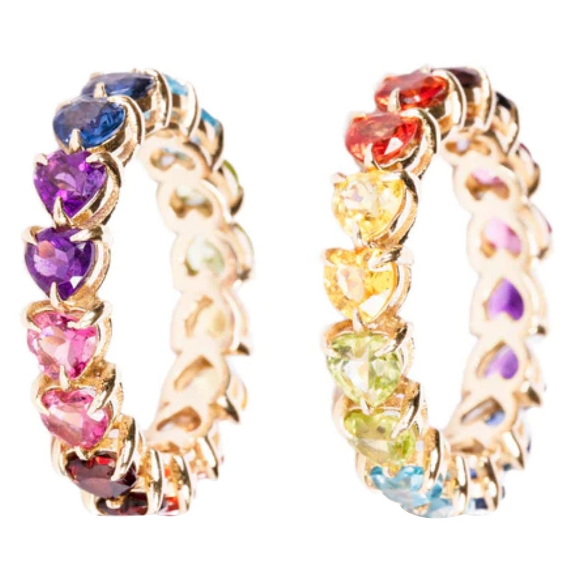 Celebra la elegancia audaz y el simbolismo vibrante con este Anillo Eterno Arco Iris de Oro de 14 quilates, la primera declaración de joyería fina de la Casa Mordekai. Fabricado a mano por expertos en EE.UU., este anillo presenta una doble hilera