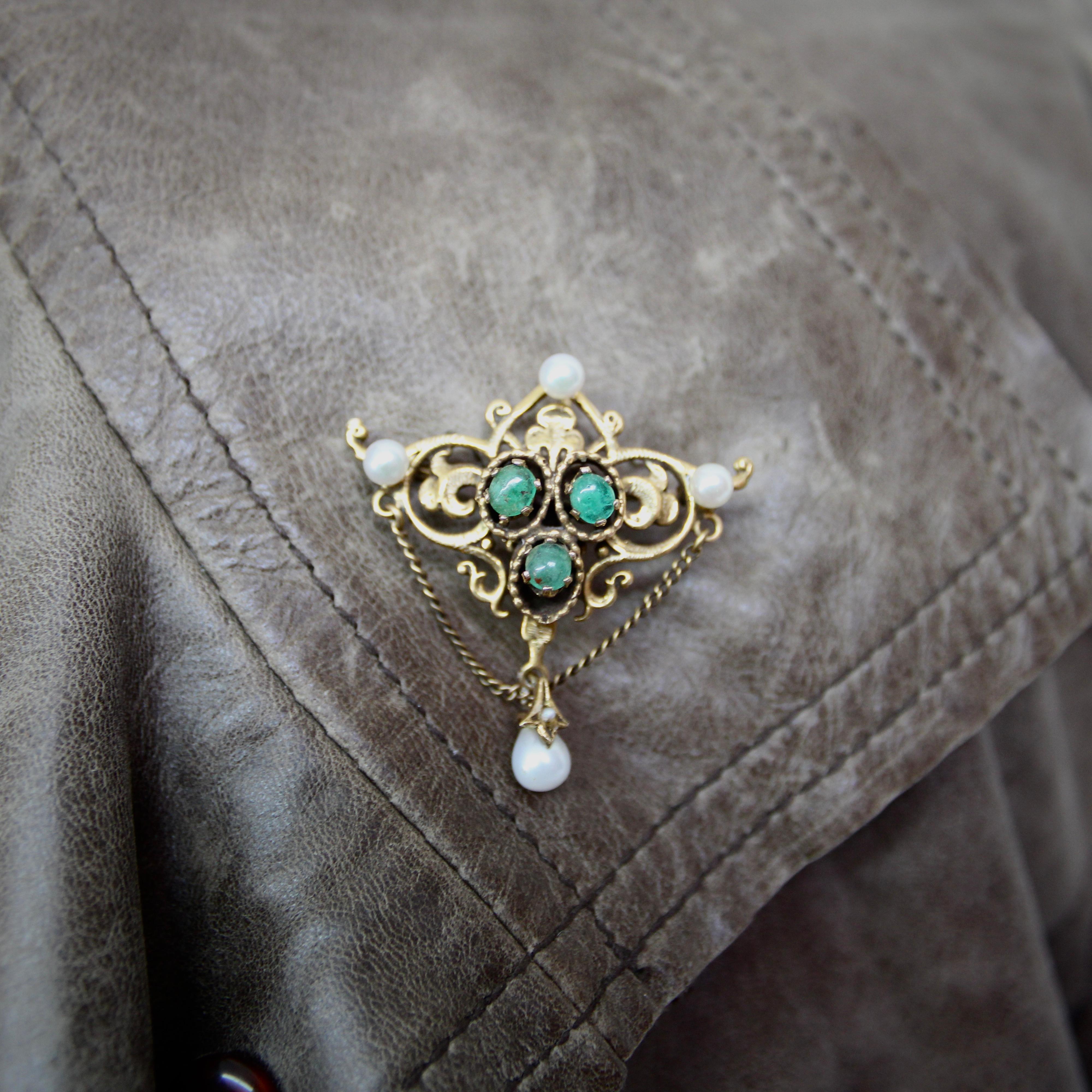 14K Gold Renaissance Revival Emerald Cabochon and Pearl Brooch-Pendant For Sale 2