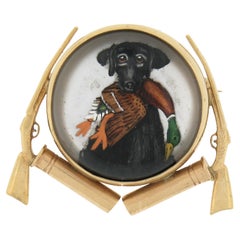 Broche de chasse en or 14Karat avec intaille peinte à l'envers Dog & Duck Rifle Frame Brooch
