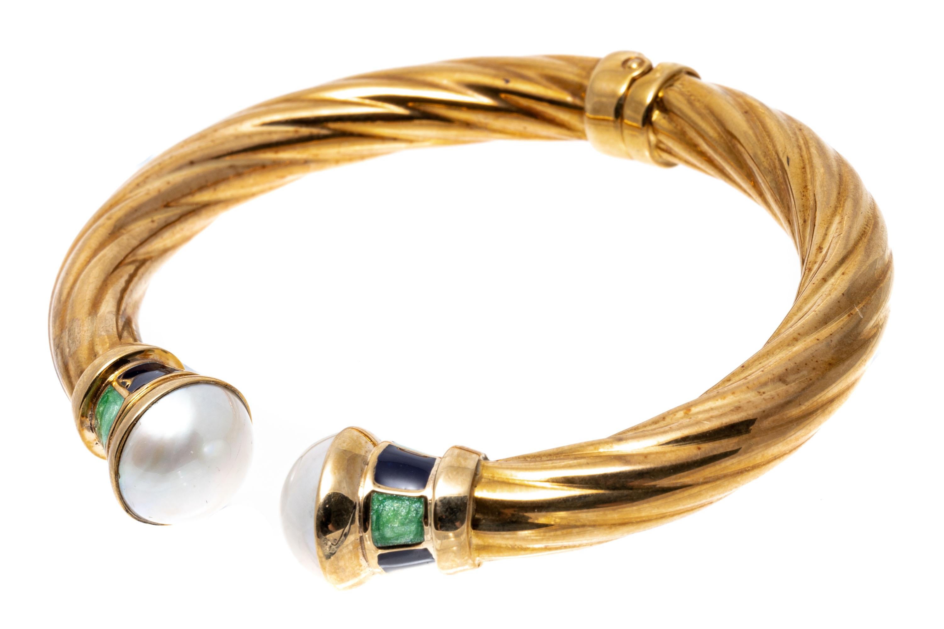14k Gold Ribbed Open Cuff Bangle Bracelet Set with Mabe Pearls and Enamel In Good Condition For Sale In Southport, CT
