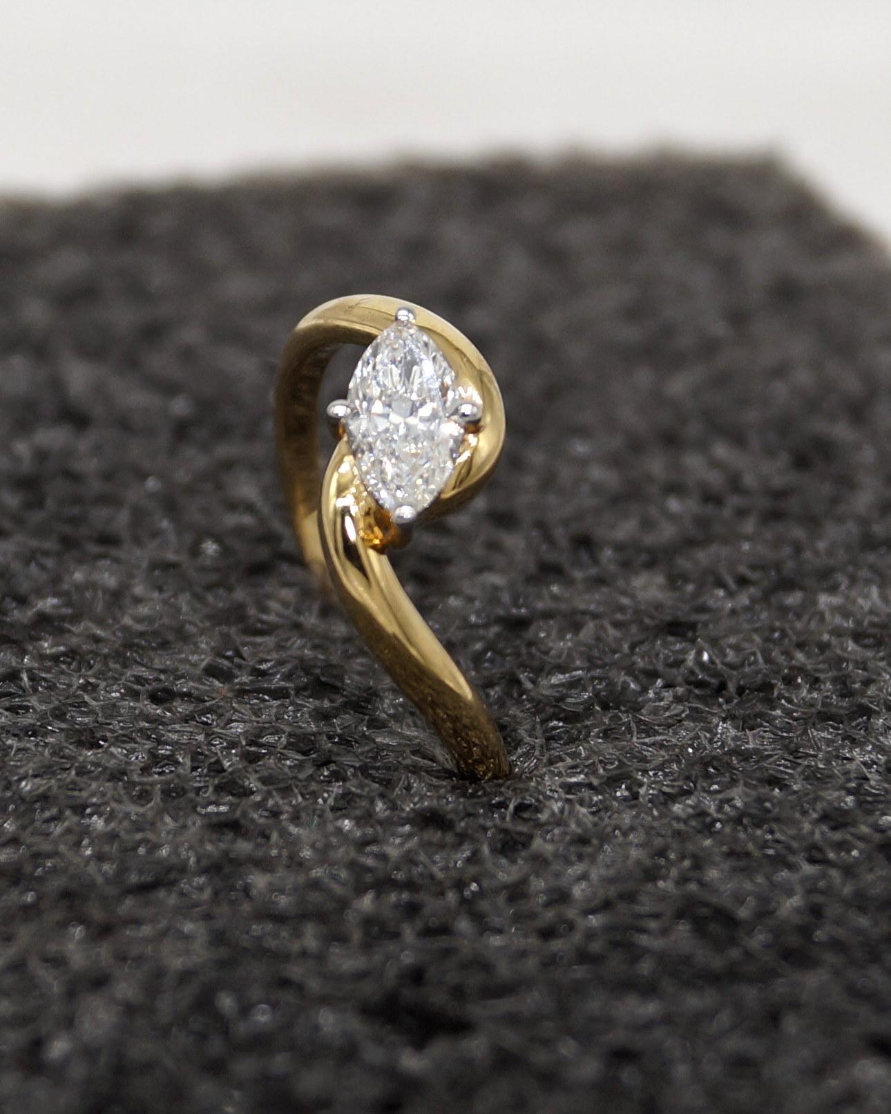 Anello in oro 14k Anello in moissanite certificata Anello con diamante solitario rotondo in oro 14k in vendita 4