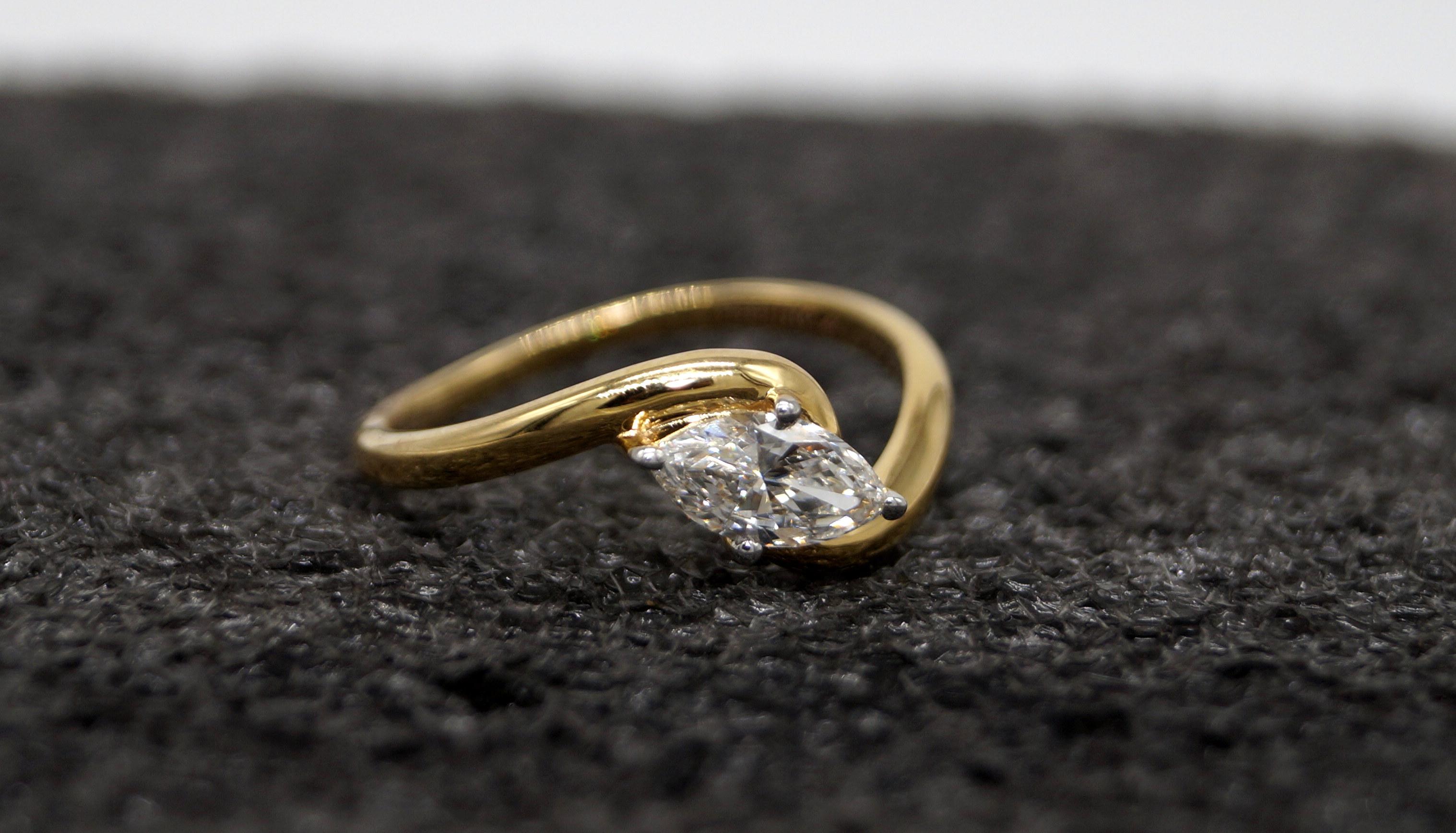 Anello in oro 14k Anello in moissanite certificata Anello con diamante solitario rotondo in oro 14k in vendita 5