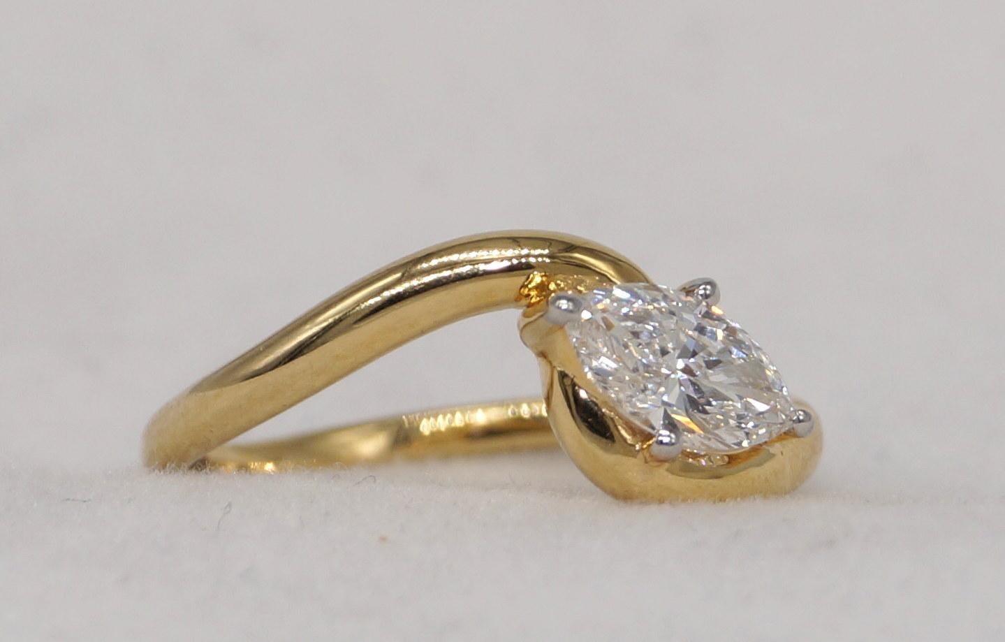 Taglio brillante Anello in oro 14k Anello in moissanite certificata Anello con diamante solitario rotondo in oro 14k in vendita