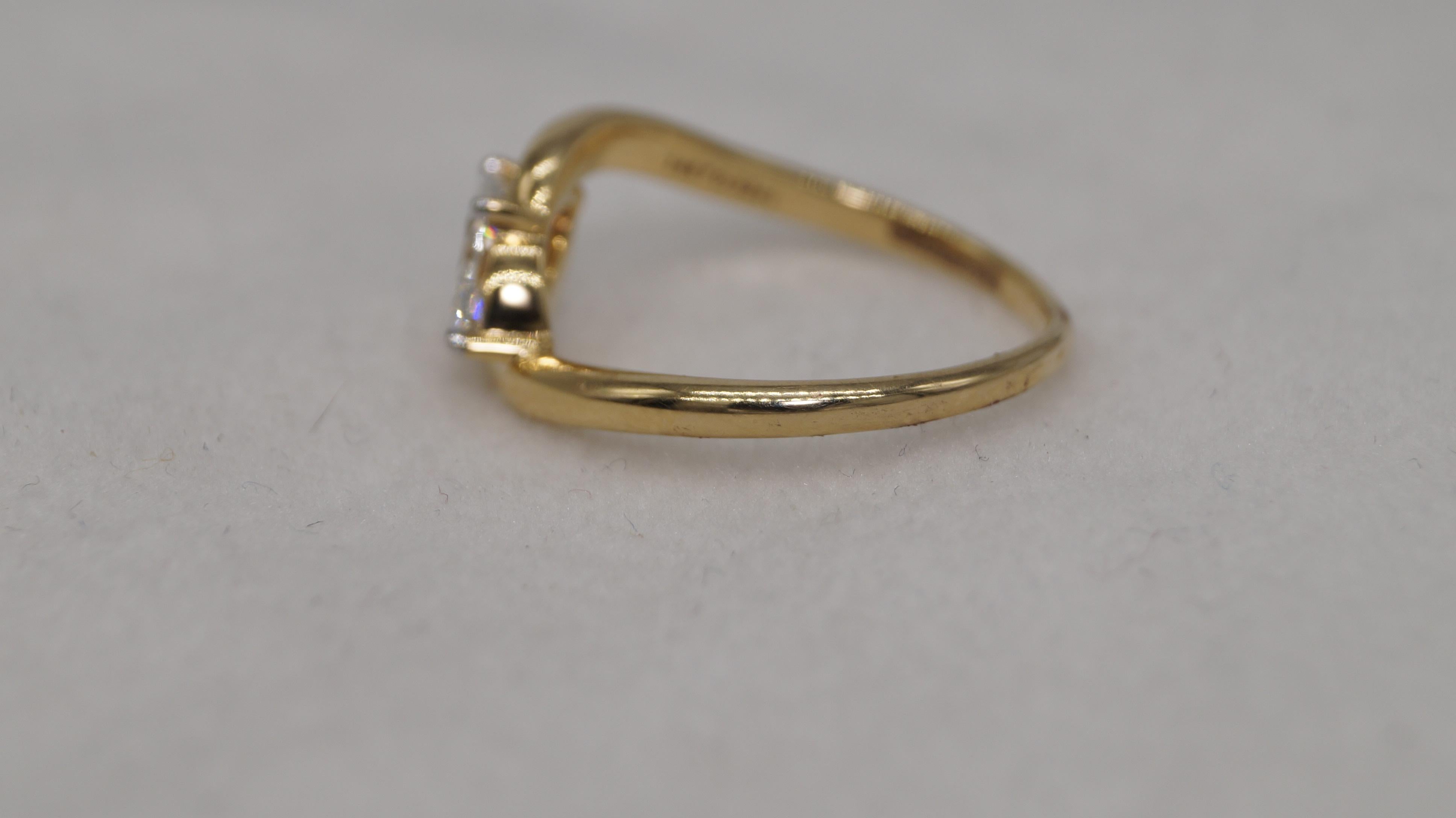 Donna Anello in oro 14k Anello in moissanite certificata Anello con diamante solitario rotondo in oro 14k in vendita