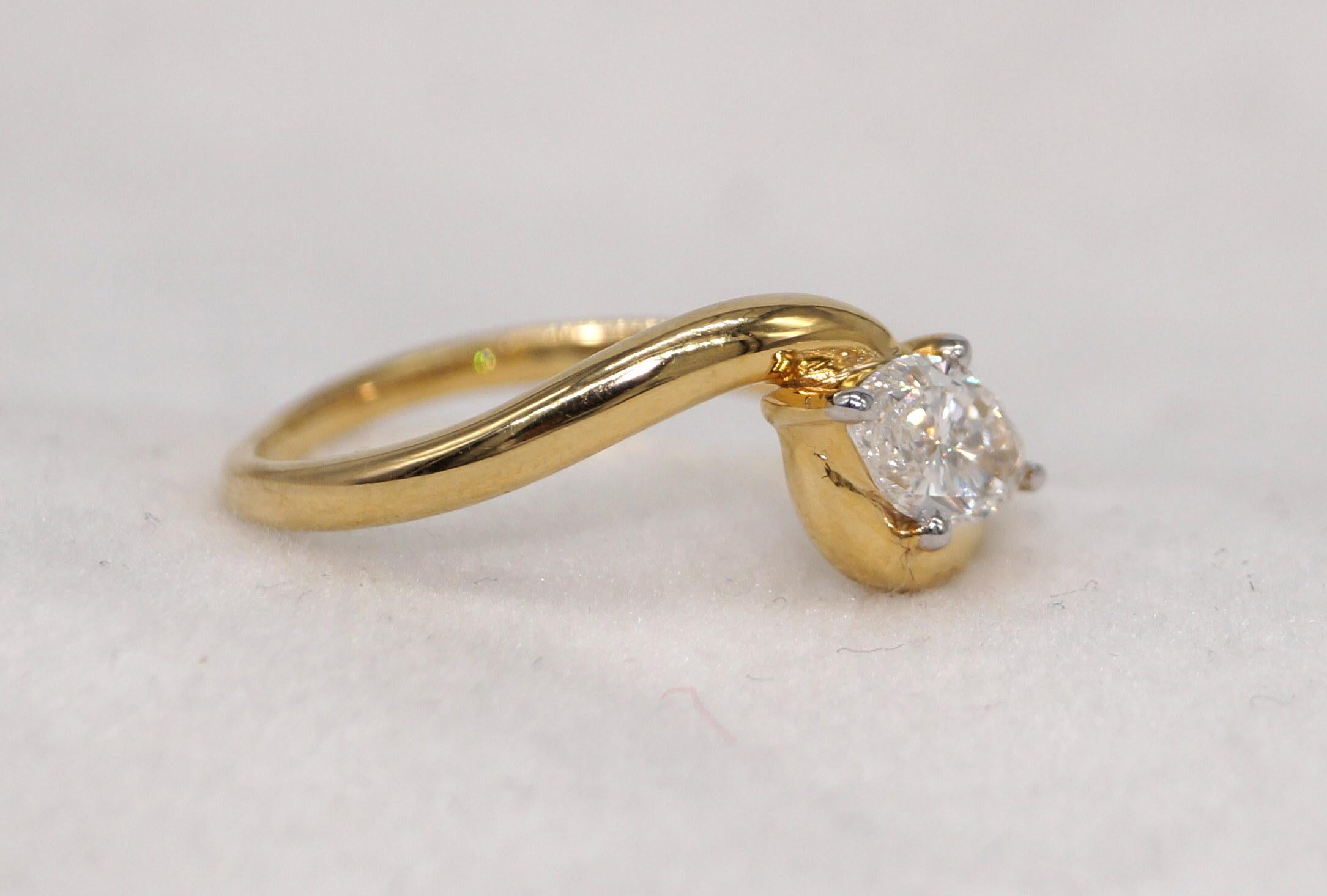 Anello in oro 14k Anello in moissanite certificata Anello con diamante solitario rotondo in oro 14k in vendita 2