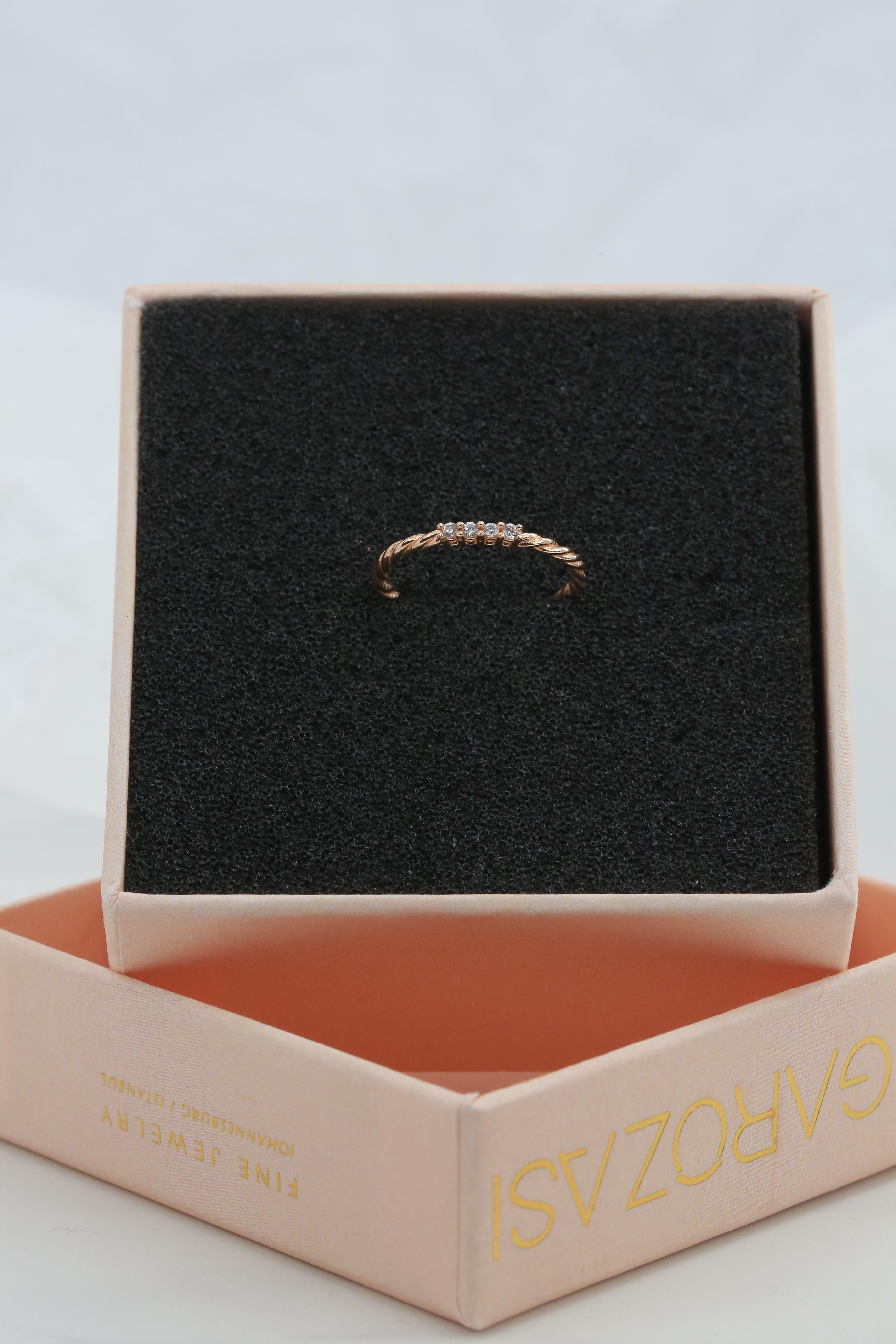 Im Angebot: 14K Goldring Modelle, tägliche Ringe, gedrehter Ring, kombinierbarer Ring, Goldring () 9