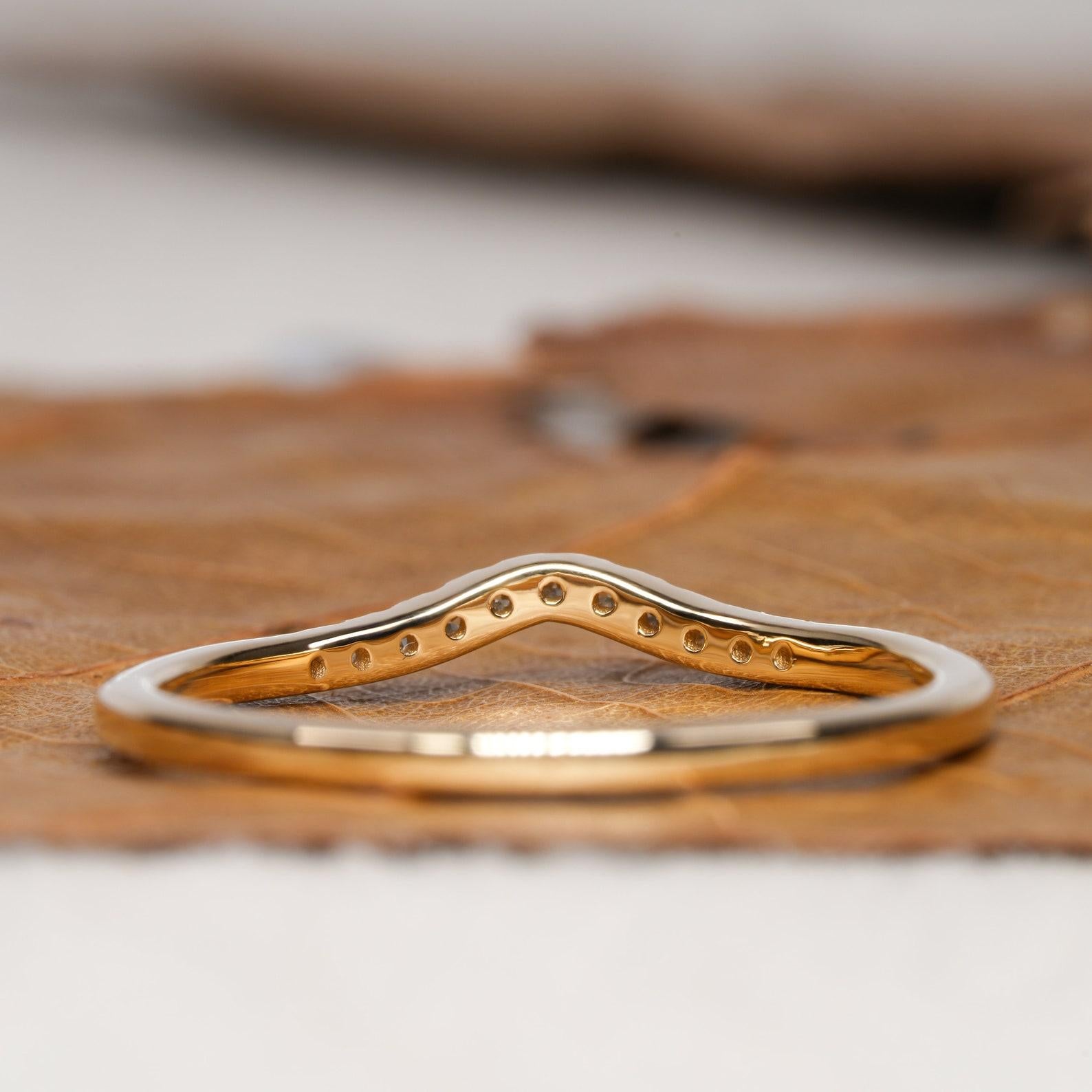 14k Gold Ring Natürlicher Diamant Gebogener Ring Tiny Diamant Stapelring Minimalistischer Ring im Angebot 2