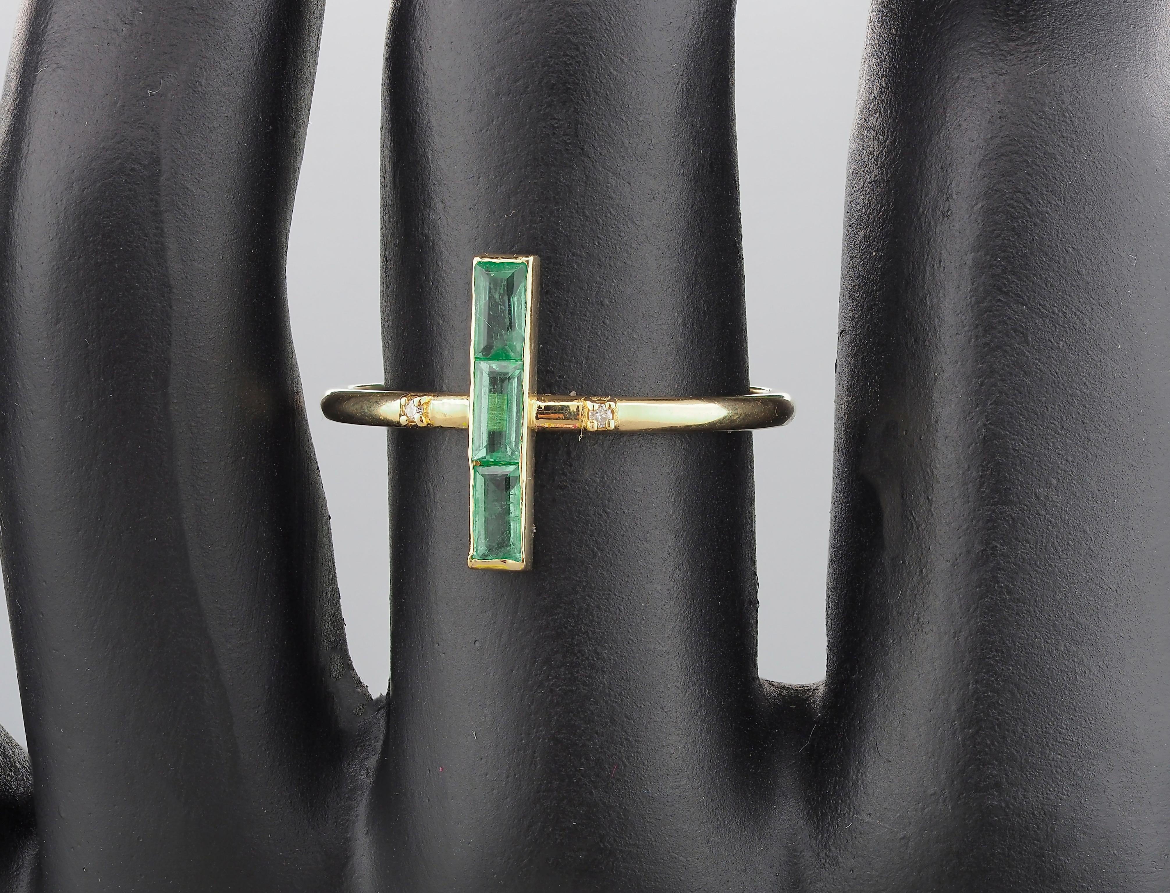 For Sale:  Baguette Emerald and Diamonds 14k gold ring 8