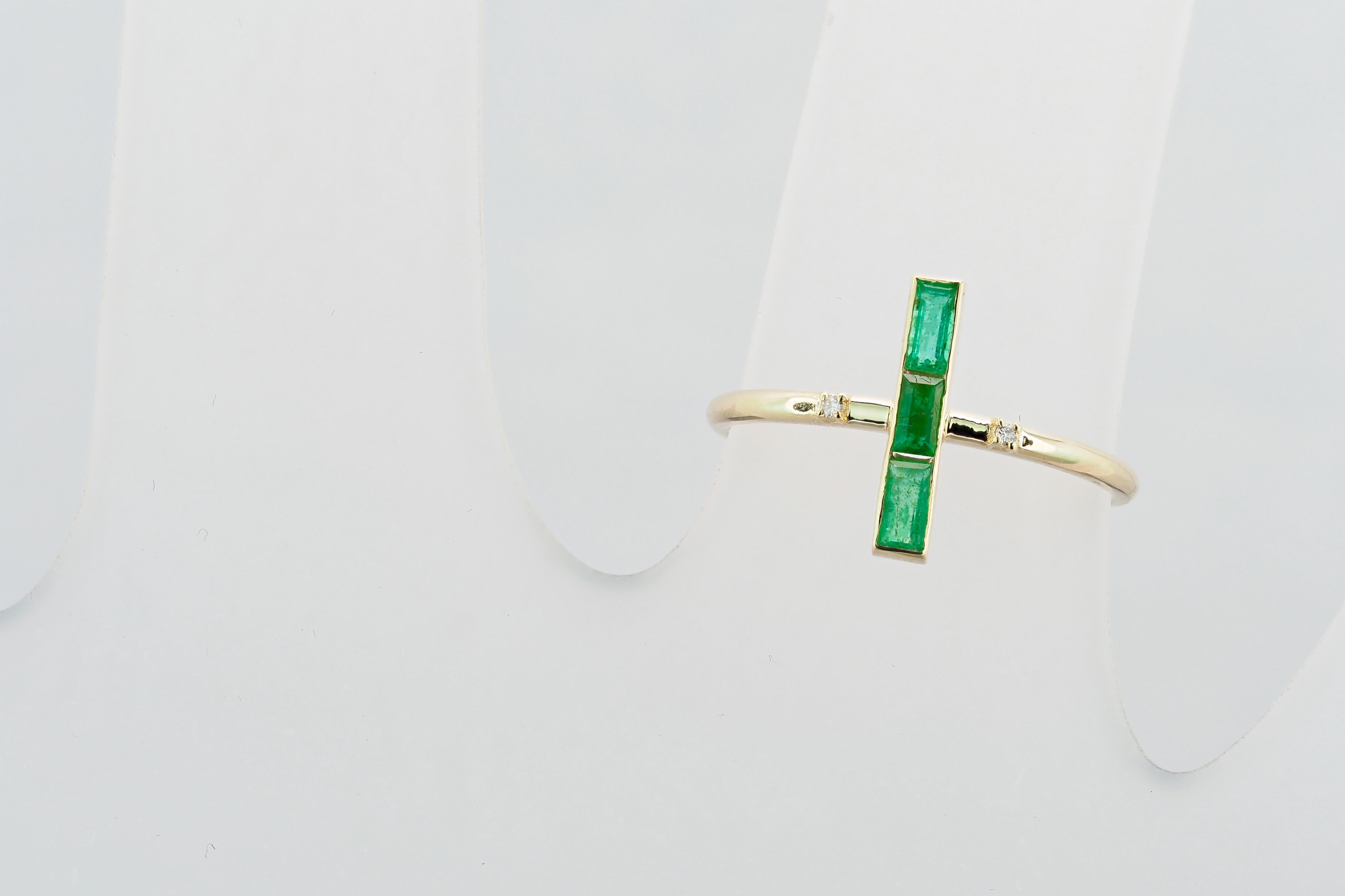 For Sale:  Baguette Emerald and Diamonds 14k gold ring 5