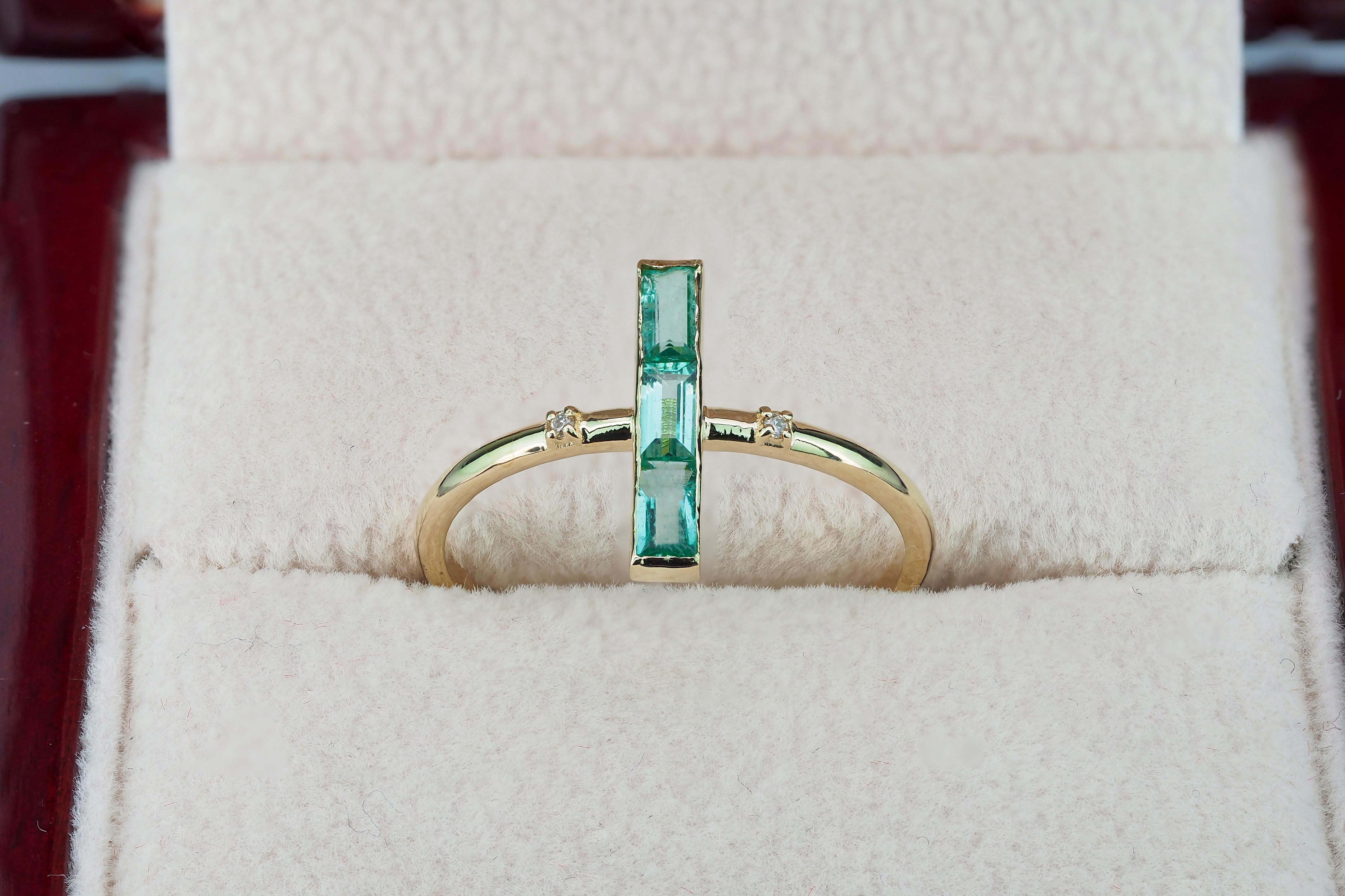 For Sale:  Baguette Emerald and Diamonds 14k gold ring 6