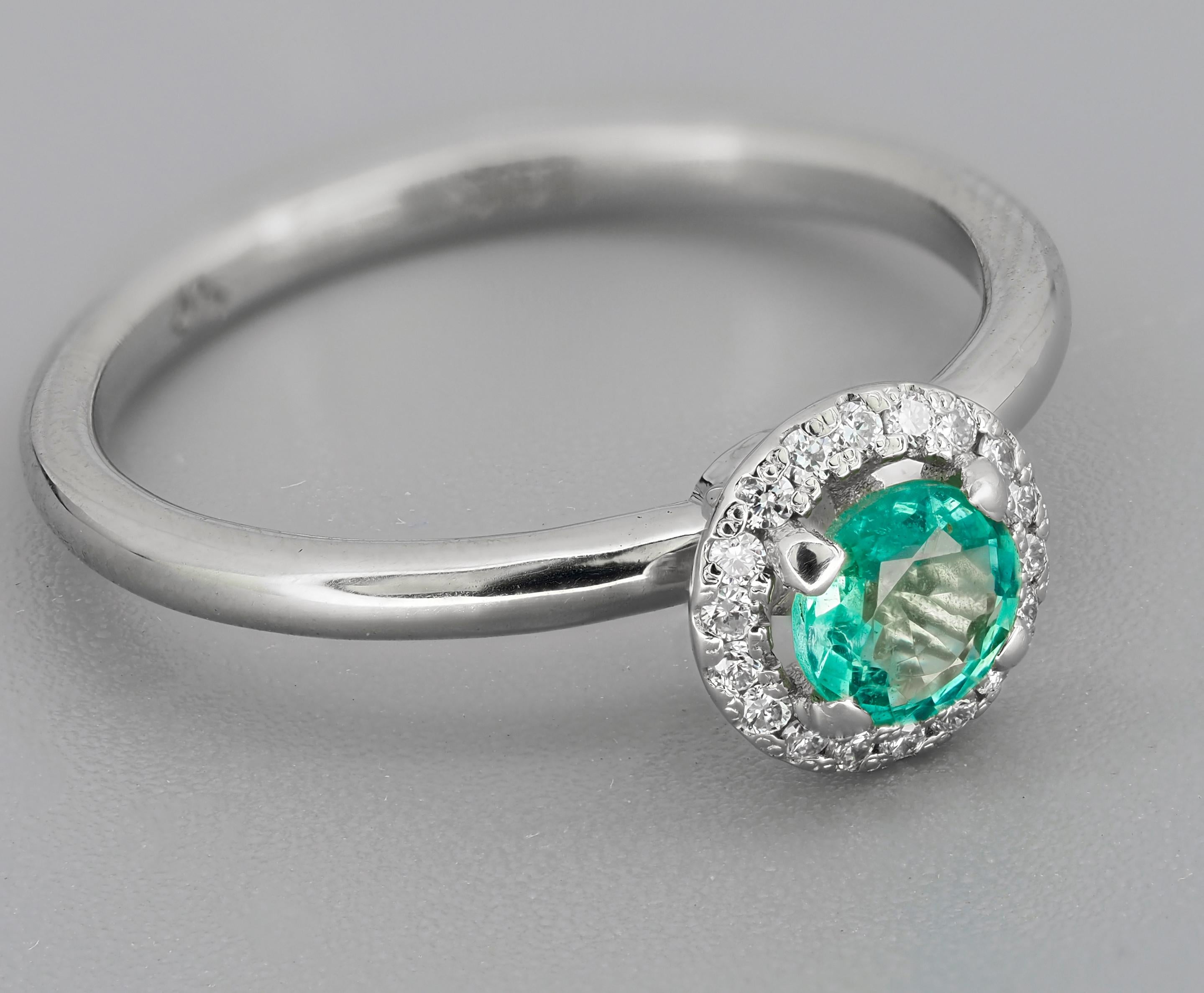 Round Cut 14k Gold Ring with Emerald and Diamonds, Emerald Halo Ring